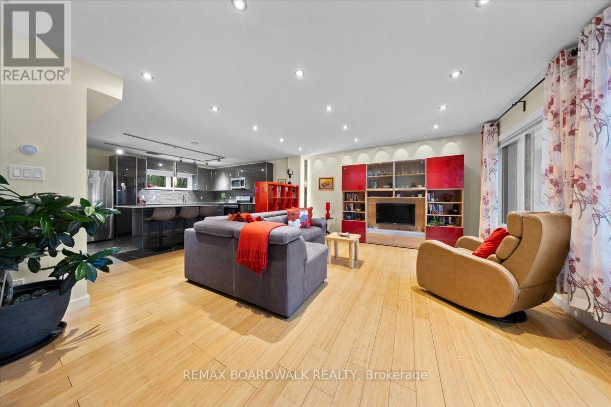 154 Duford Street, Ottawa, Ontario  K1L 6Z7 - Photo 4 - X13776260
