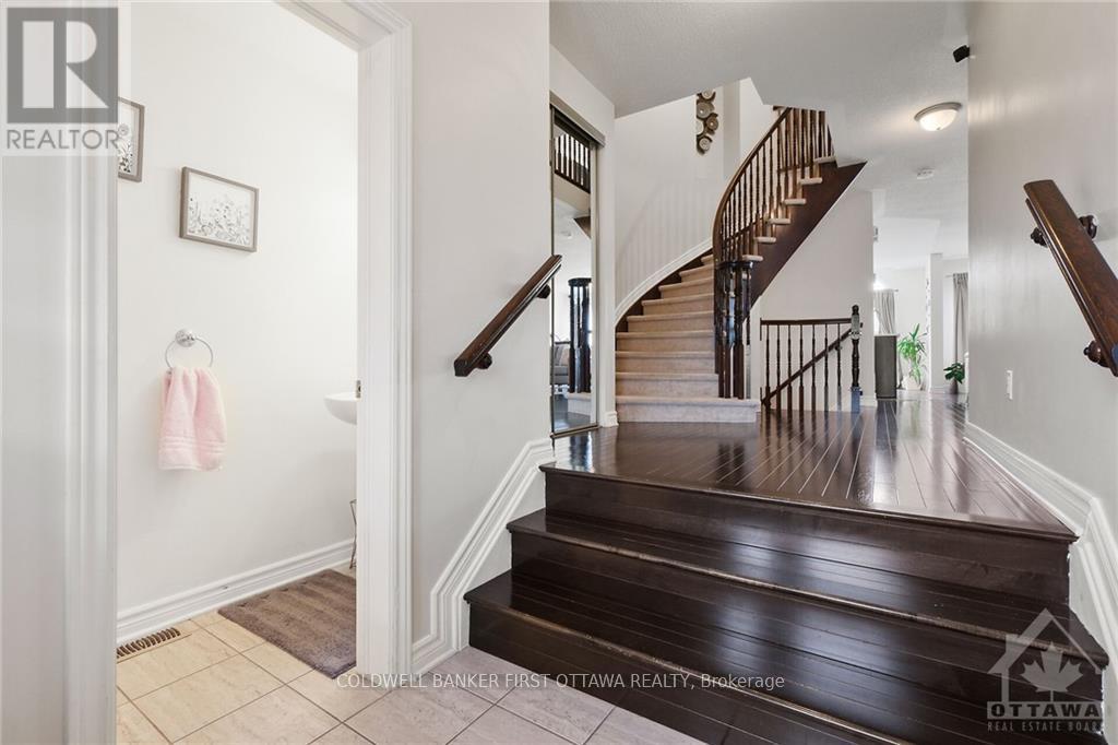 703 Whaley Ridge, Ottawa, Ontario  K4A 0P9 - Photo 2 - X13776358