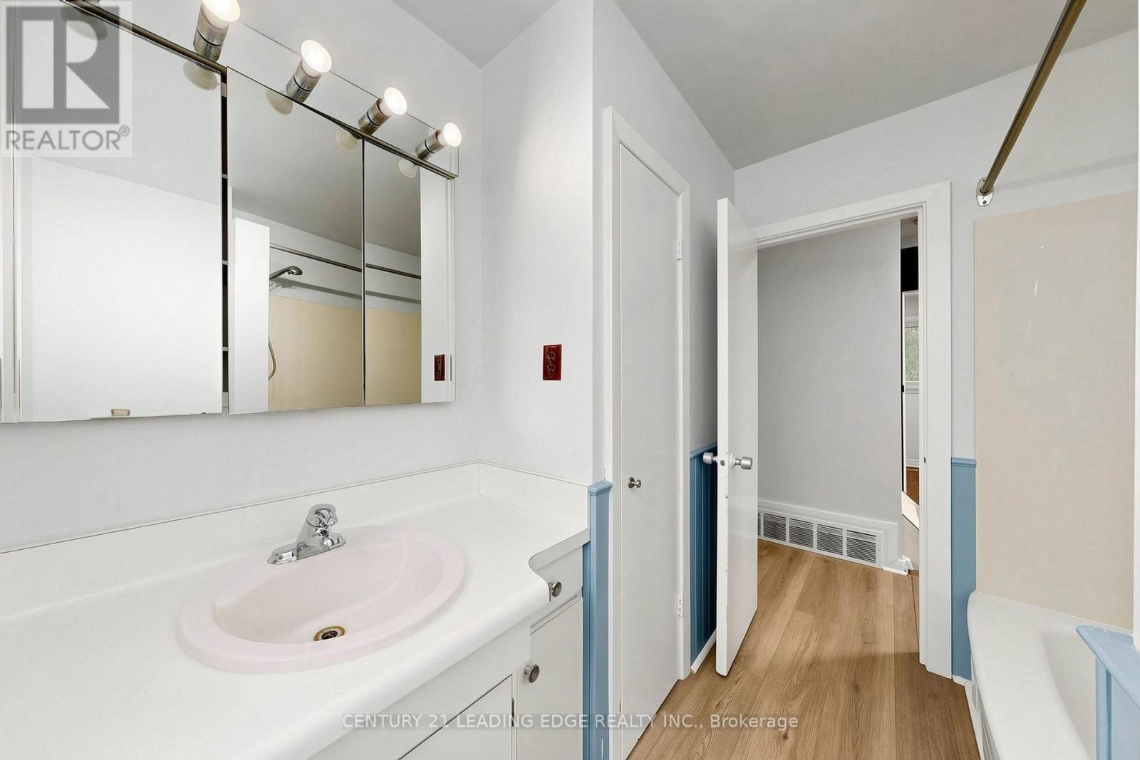 4 Rougecrest Drive, Markham, Ontario  L3P 3B6 - Photo 39 - N13776268