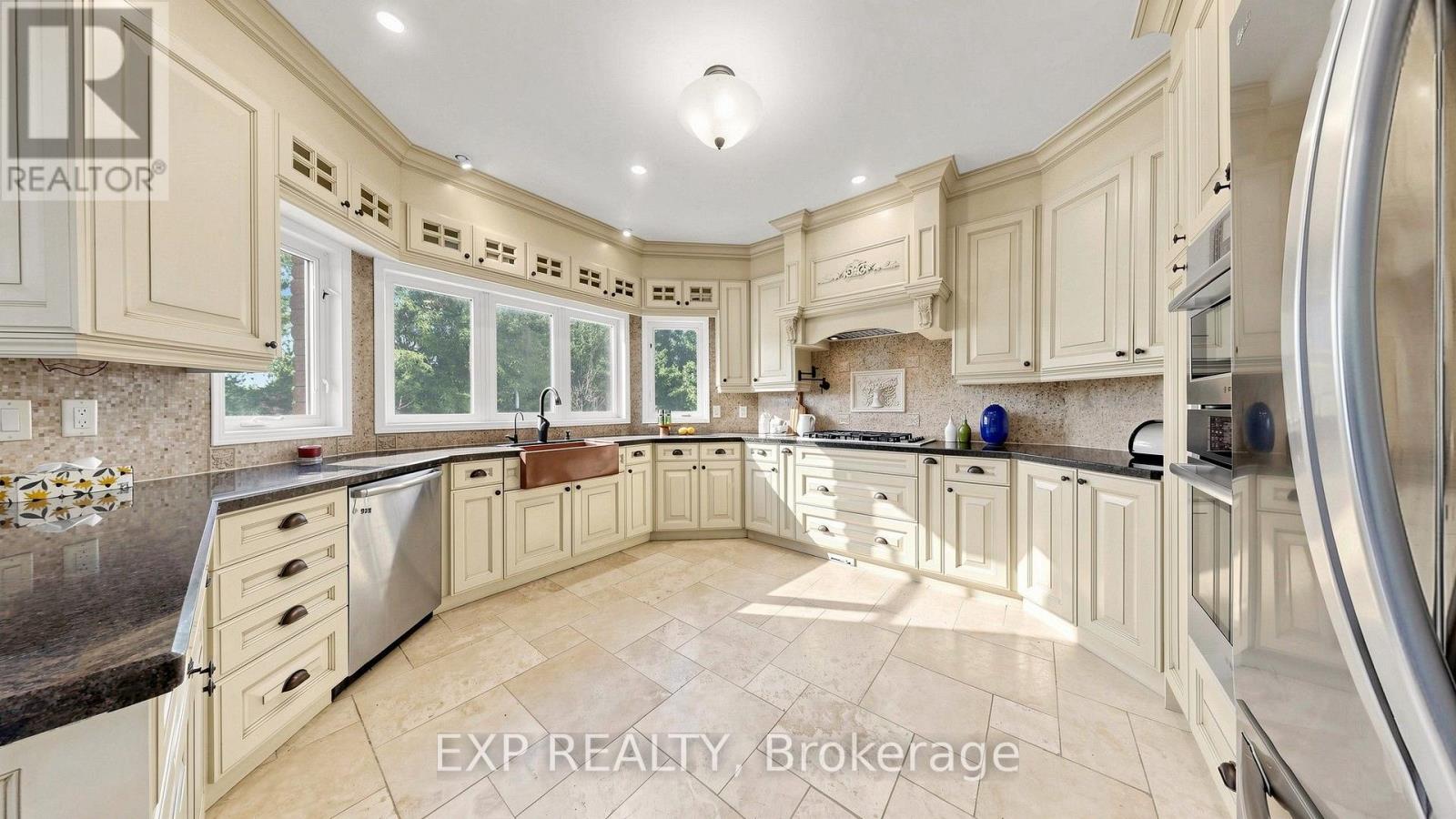 36 Maplehyrn Avenue, East Gwillimbury, Ontario L0G 1V0 - Photo 11 - N13776354