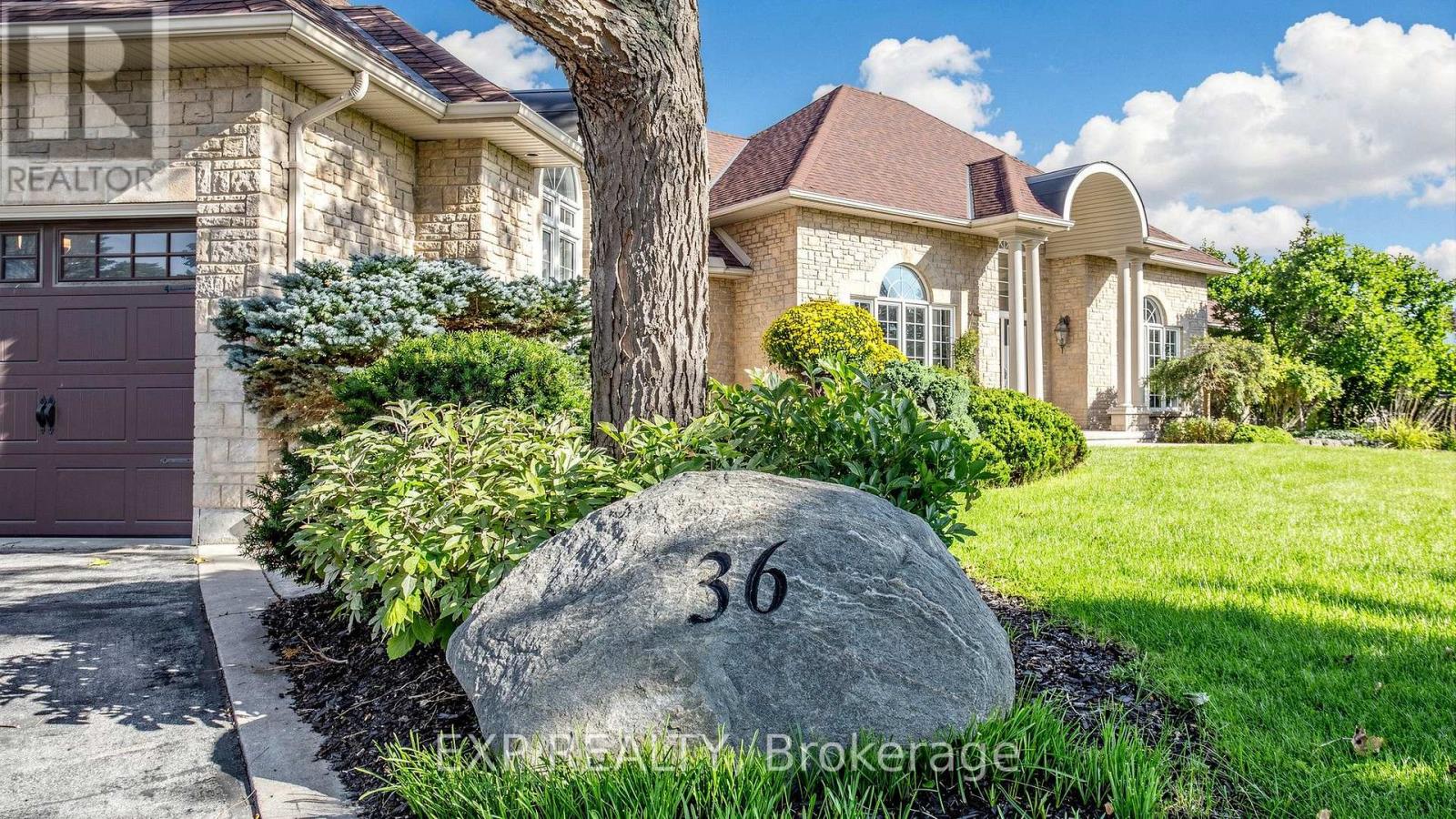 36 Maplehyrn Avenue, East Gwillimbury, Ontario L0G 1V0 - Photo 3 - N13776354