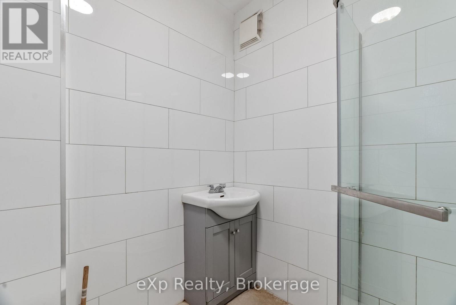 4 - 111 Church Street, Stratford, Ontario  N5A 2R3 - Photo 7 - X13776320