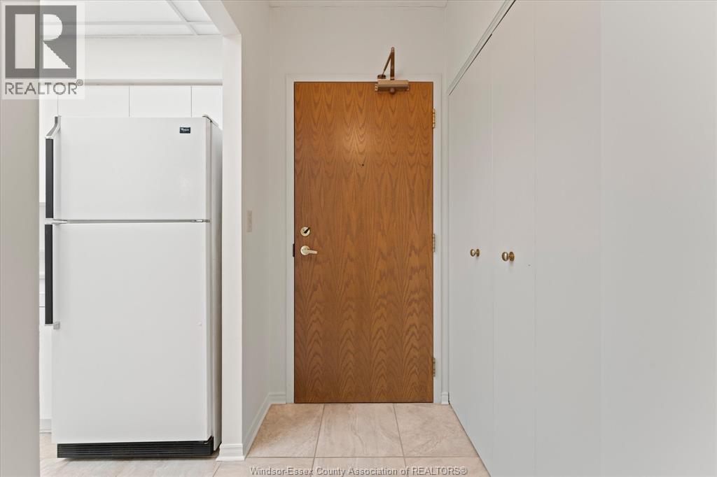 3855 Southwindsor Drive Unit# 702, Windsor, Ontario  N9G 2N2 - Photo 7 - 26022226