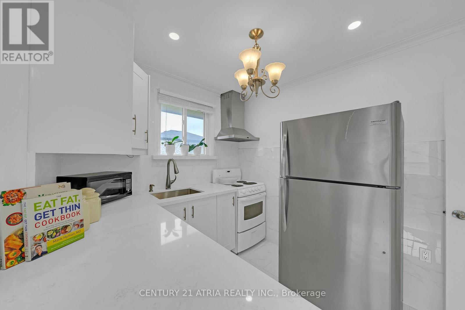 110 Harding Avenue, Toronto, Ontario  M6M 3A6 - Photo 16 - W13776282