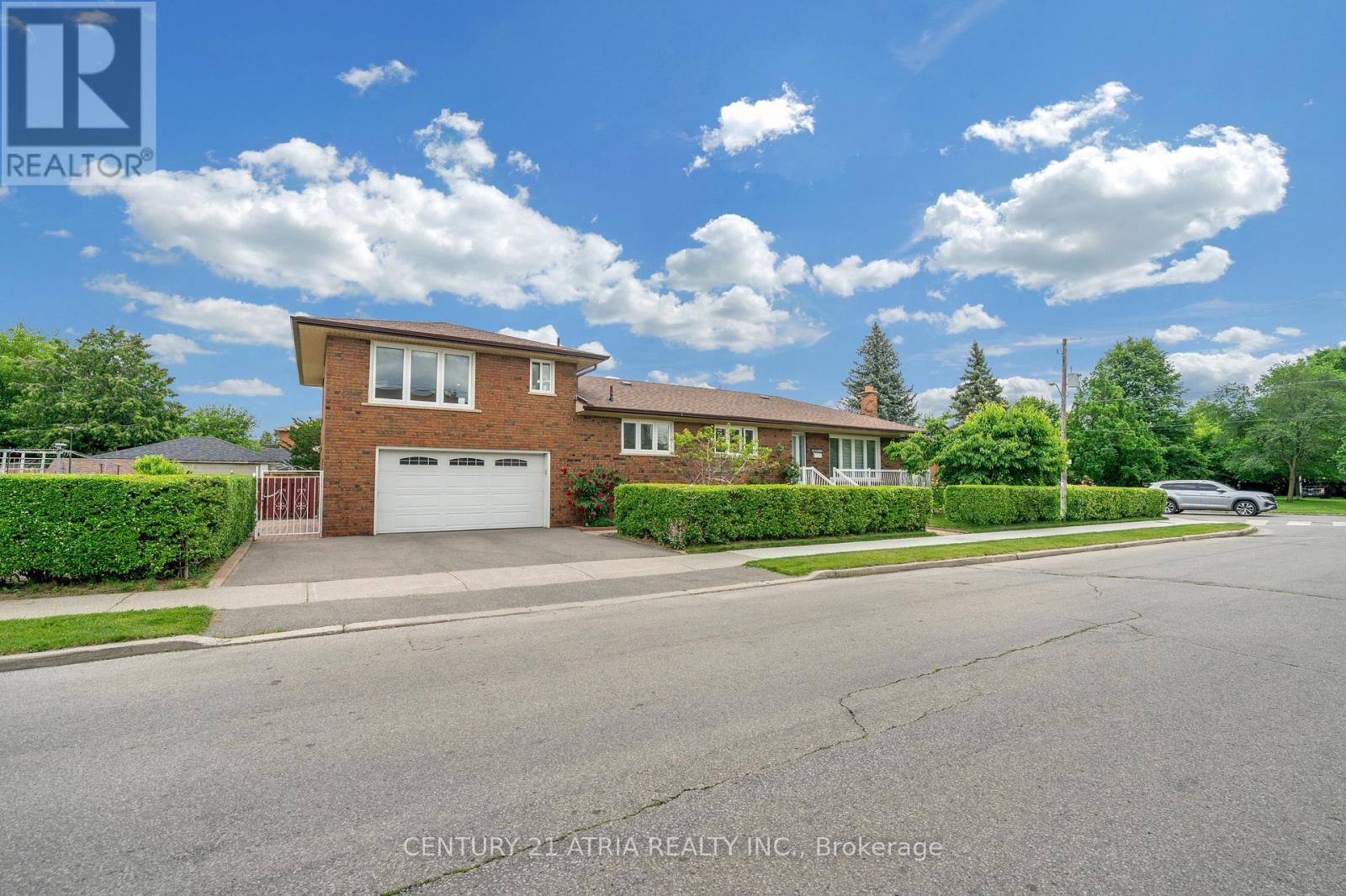 110 Harding Avenue, Toronto, Ontario  M6M 3A6 - Photo 2 - W13776282