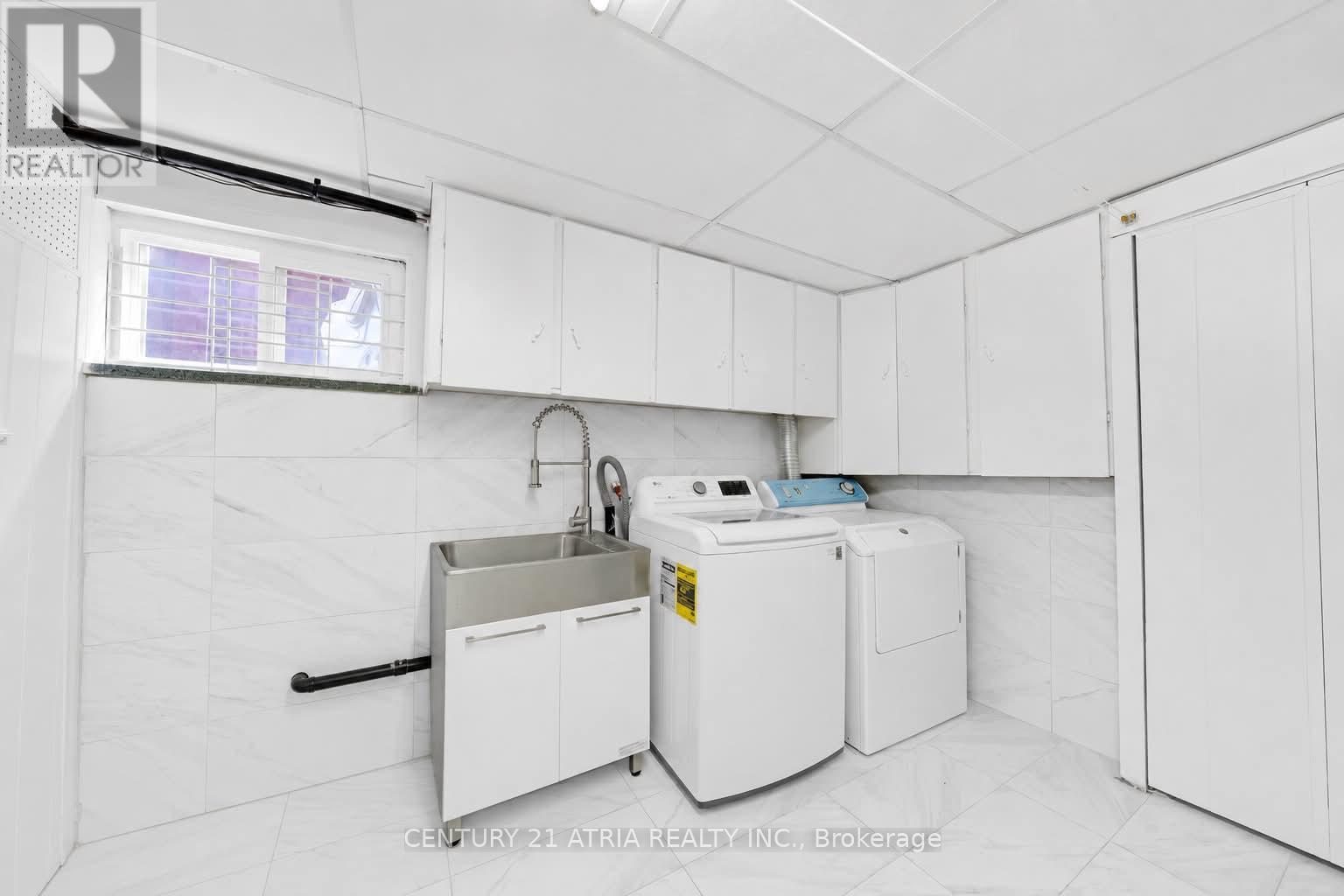 110 Harding Avenue, Toronto, Ontario  M6M 3A6 - Photo 27 - W13776282