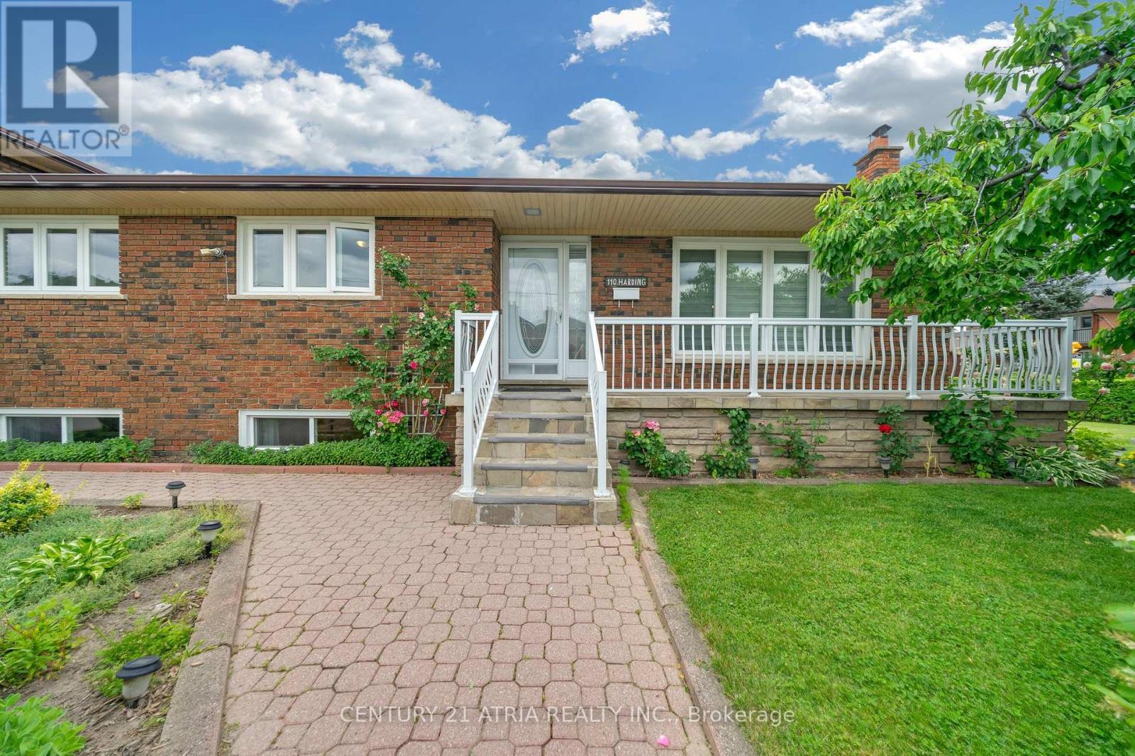110 Harding Avenue, Toronto, Ontario  M6M 3A6 - Photo 3 - W13776282