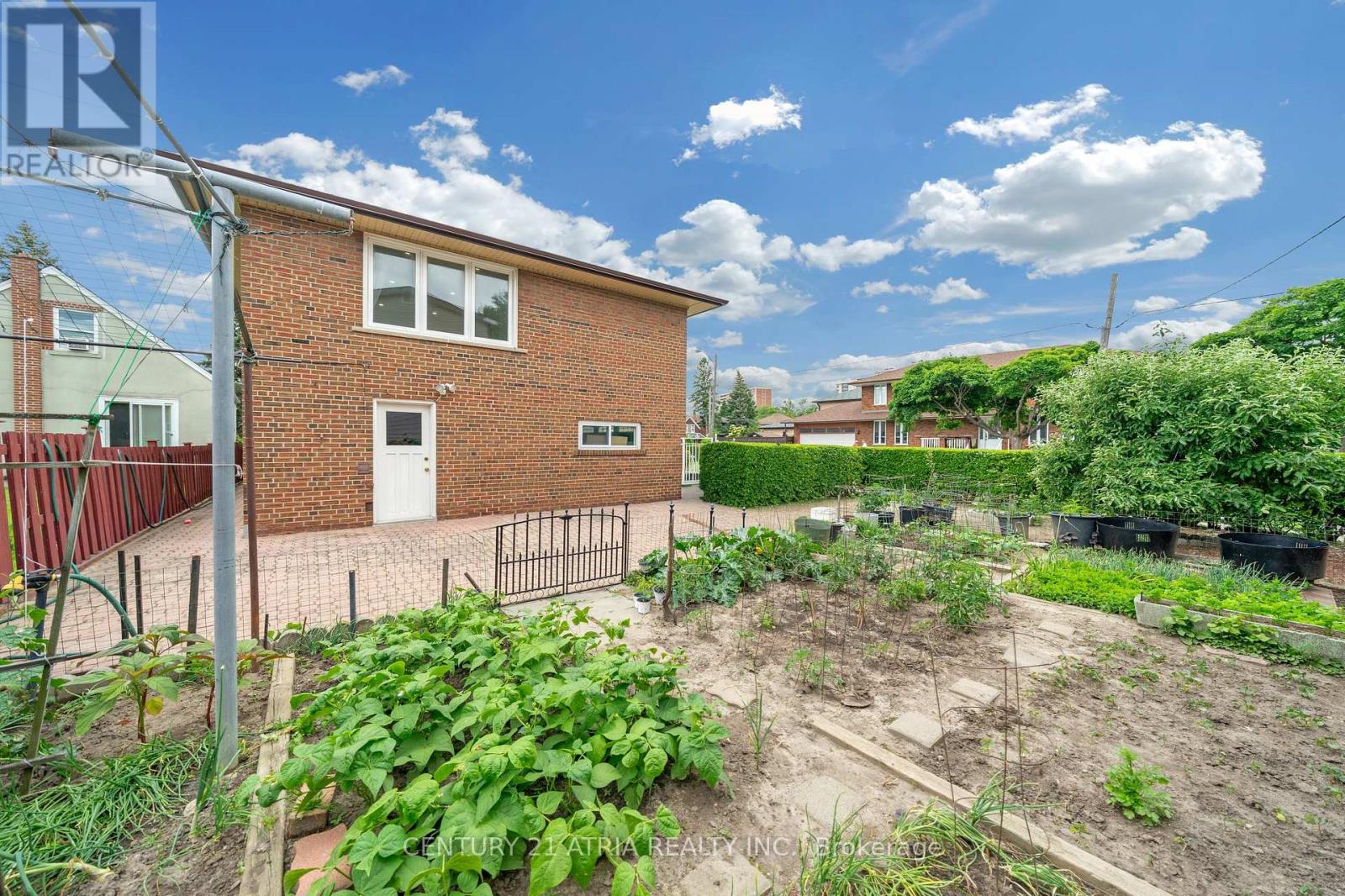 110 Harding Avenue, Toronto, Ontario  M6M 3A6 - Photo 31 - W13776282