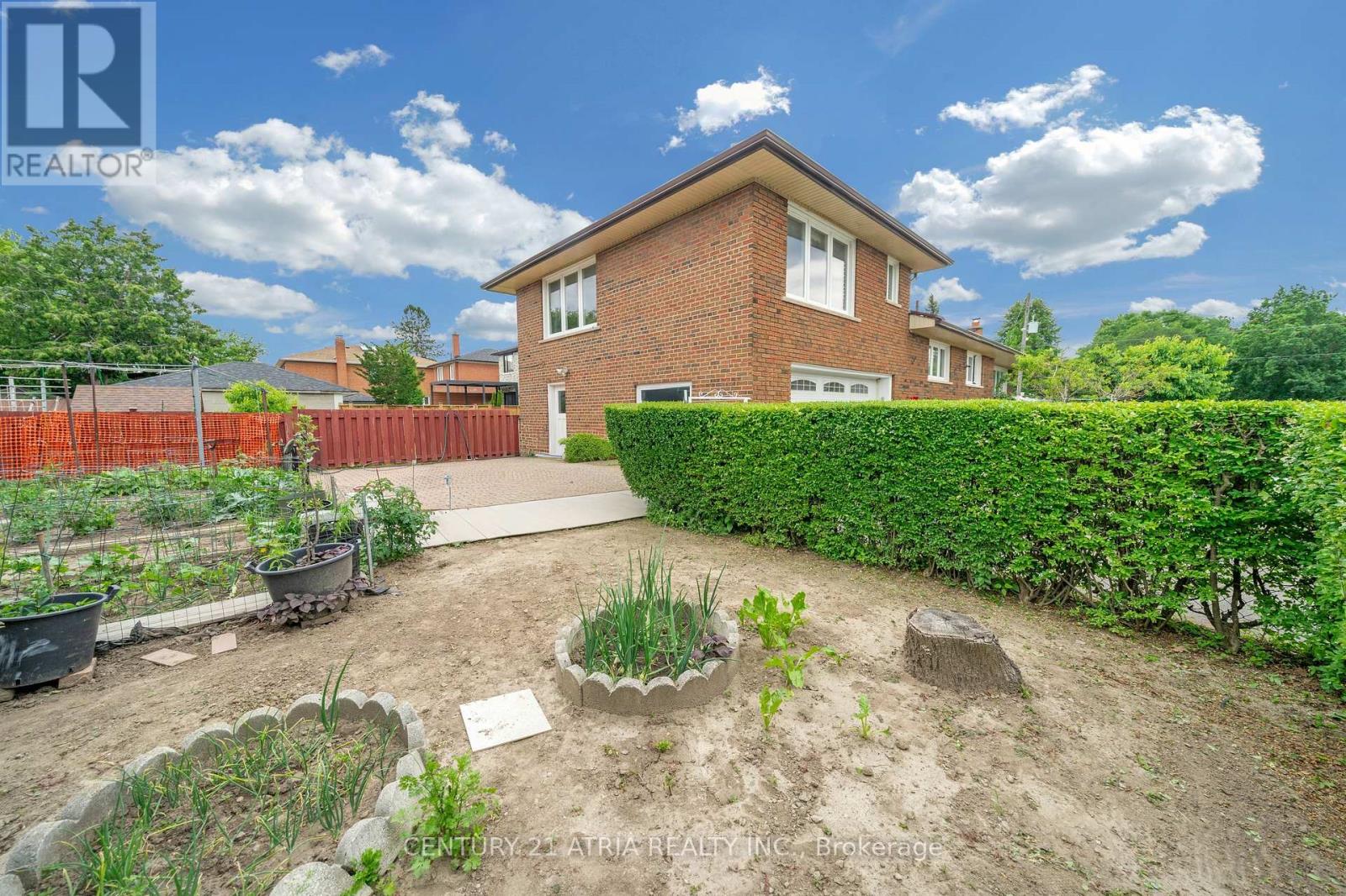 110 Harding Avenue, Toronto, Ontario  M6M 3A6 - Photo 32 - W13776282