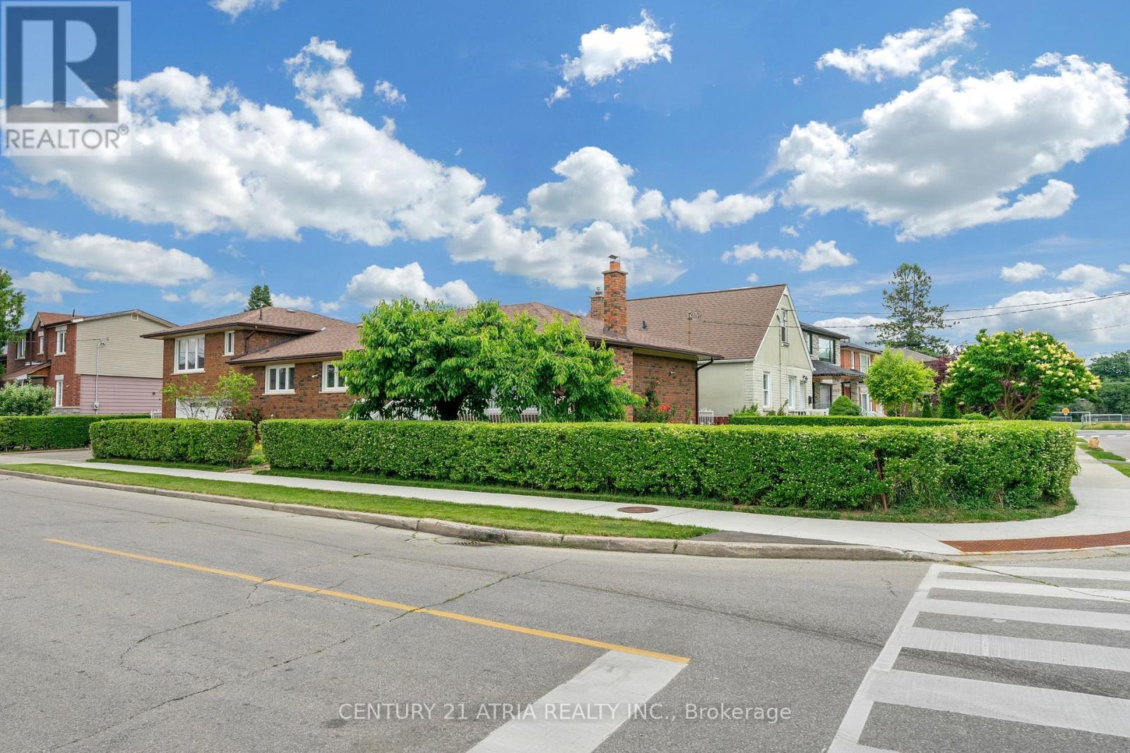 110 Harding Avenue, Toronto, Ontario  M6M 3A6 - Photo 33 - W13776282