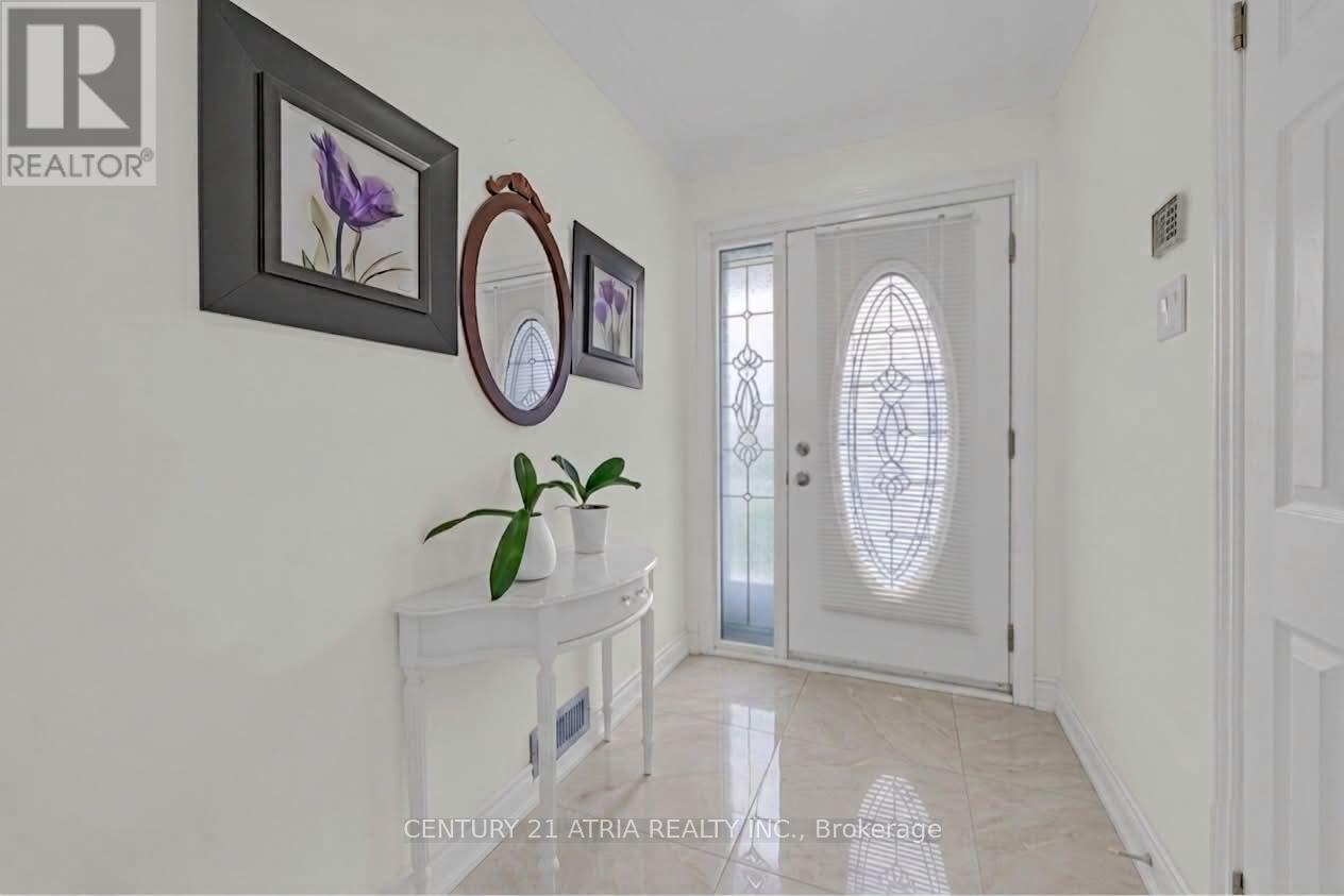 110 Harding Avenue, Toronto, Ontario  M6M 3A6 - Photo 5 - W13776282