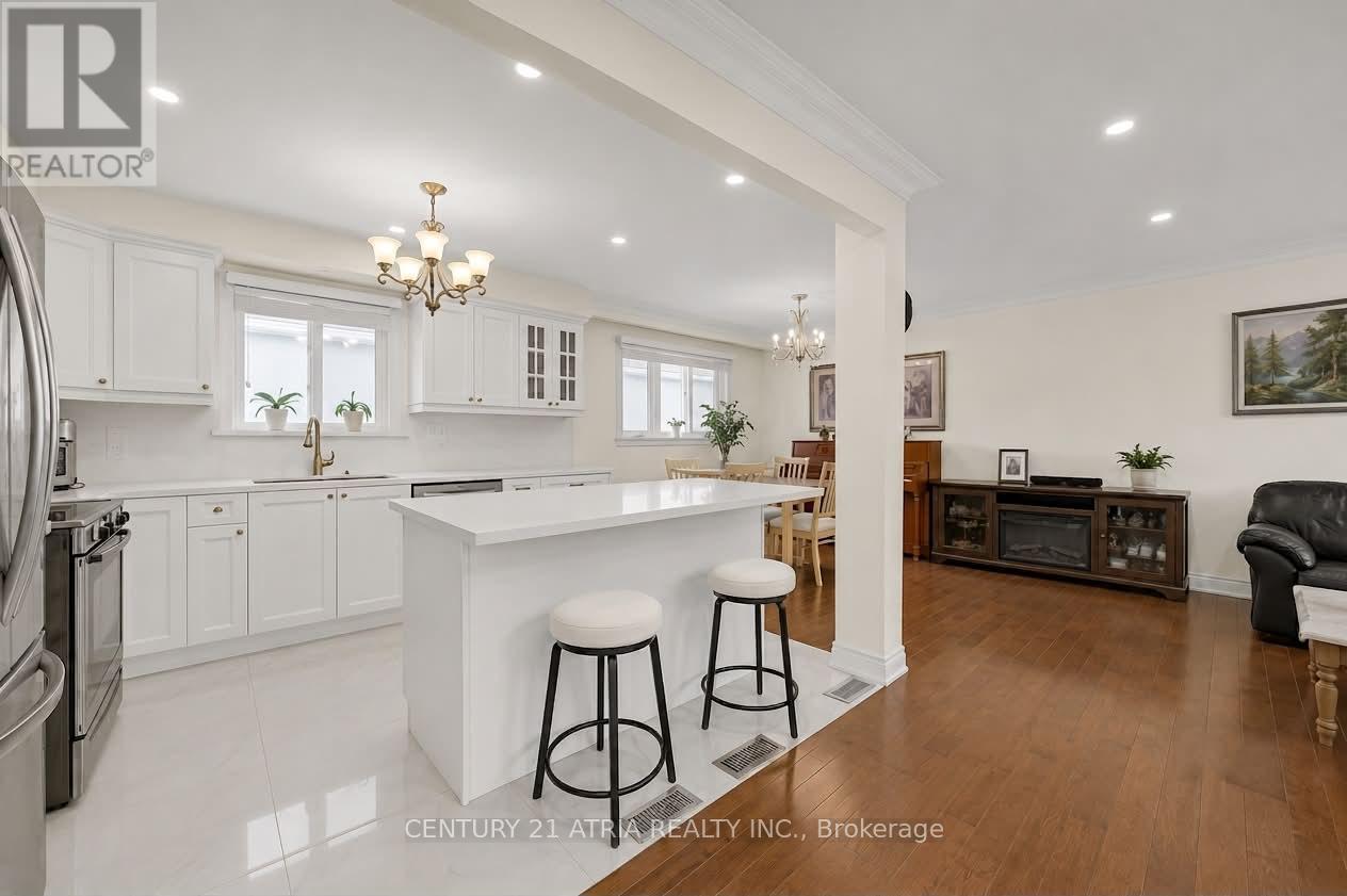 110 Harding Avenue, Toronto, Ontario  M6M 3A6 - Photo 9 - W13776282