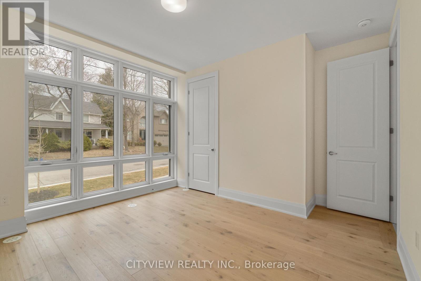 2284 Sovereign Street, Oakville, Ontario  L6L 1L6 - Photo 12 - W13776322