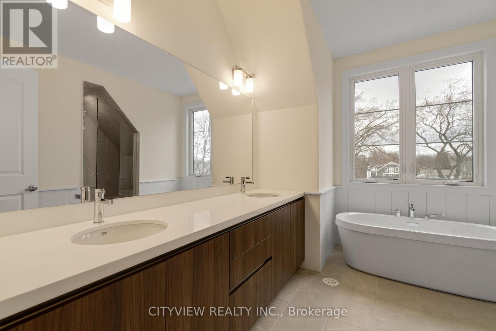 2284 Sovereign Street, Oakville, Ontario  L6L 1L6 - Photo 30 - W13776322