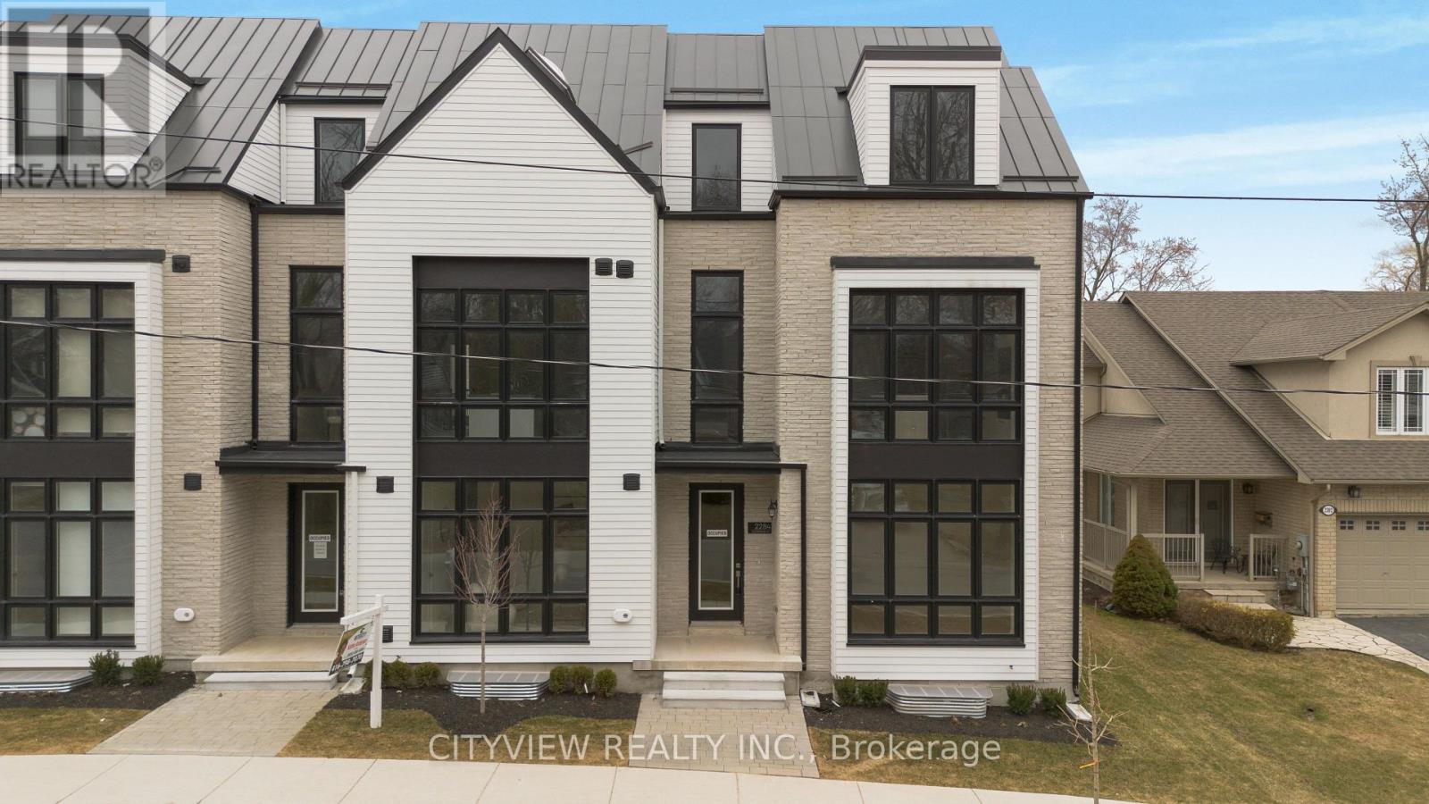 2284 Sovereign Street, Oakville, Ontario  L6L 1L6 - Photo 5 - W13776322