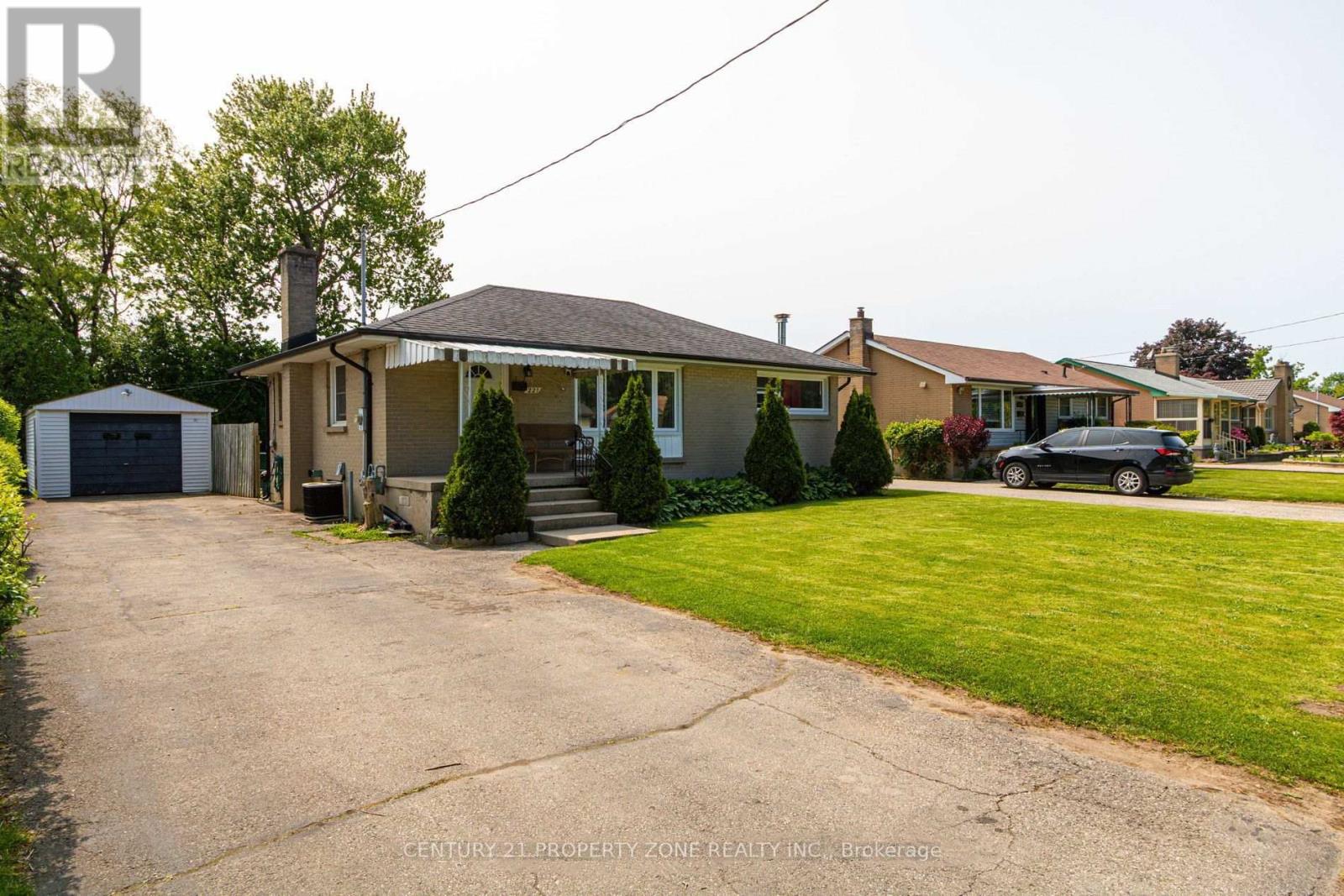 221 STARLIGHT AVENUE, London East, Ontario