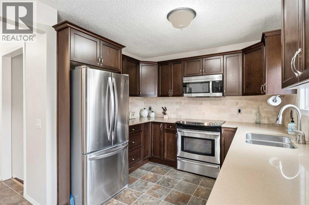 30 Bermuda Drive Nw, Calgary, Alberta  T3K 1H7 - Photo 9 - A2343069