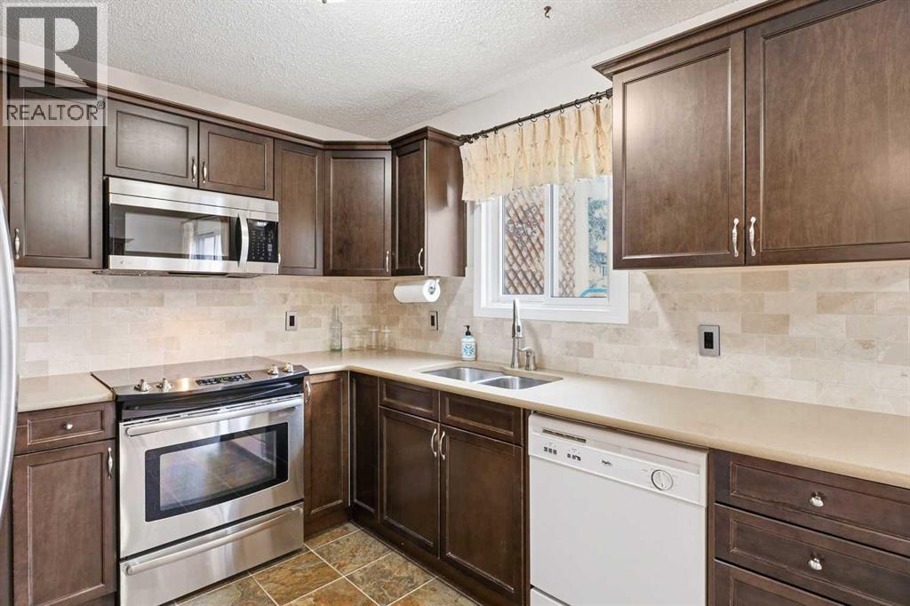 30 Bermuda Drive Nw, Calgary, Alberta  T3K 1H7 - Photo 10 - A2343069