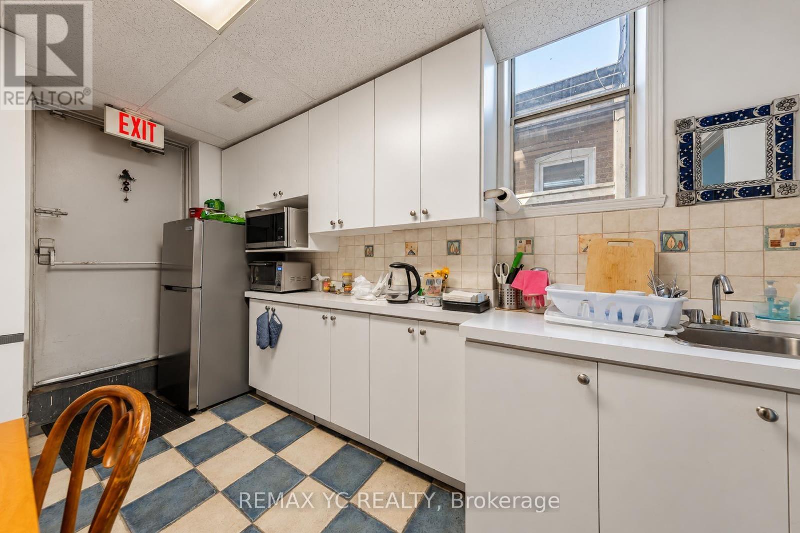 2nd Floor - 658 Bloor Street W, Toronto, Ontario  M6G 1K9 - Photo 27 - C13767458