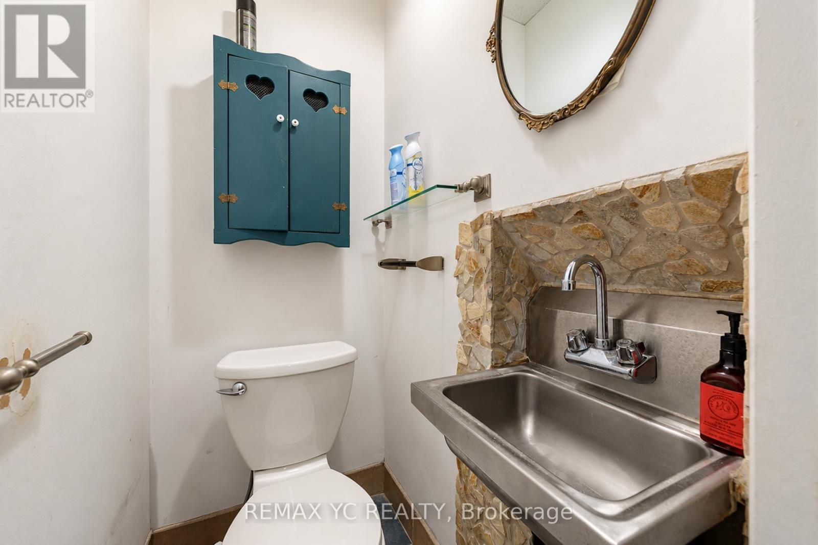 2nd Floor - 658 Bloor Street W, Toronto, Ontario  M6G 1K9 - Photo 38 - C13767458