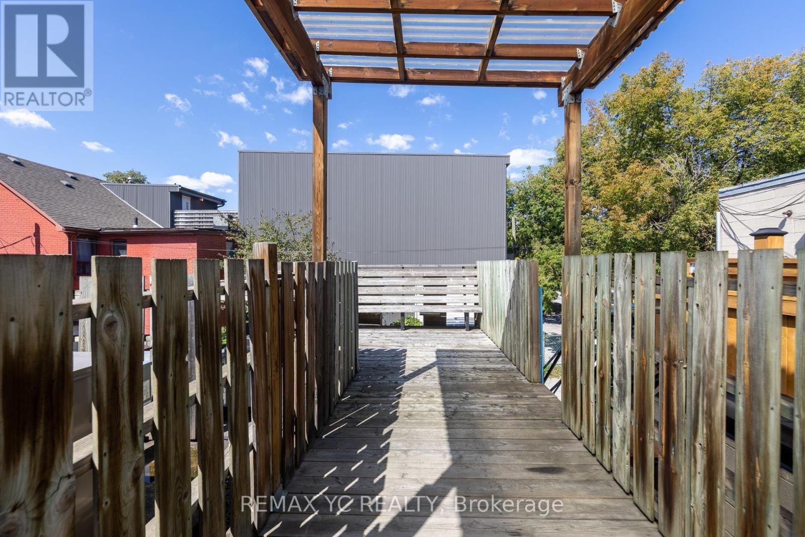 2nd Floor - 658 Bloor Street W, Toronto, Ontario  M6G 1K9 - Photo 30 - C13767458