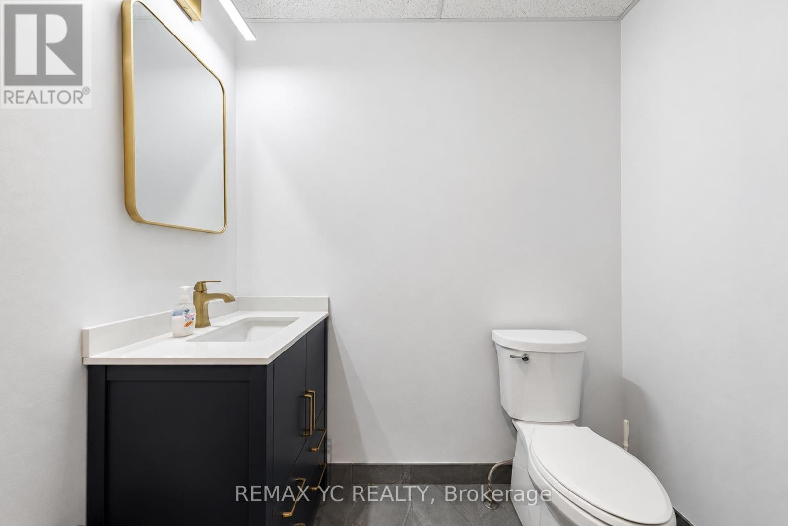 2nd Floor - 658 Bloor Street W, Toronto, Ontario  M6G 1K9 - Photo 37 - C13767458