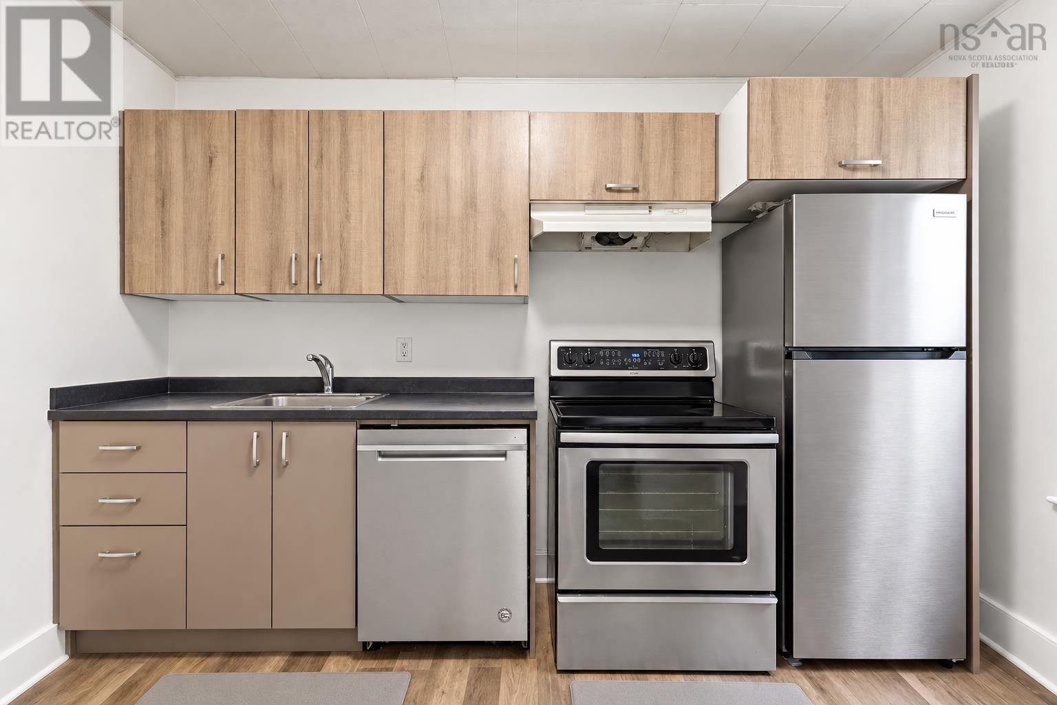 8 Franklyn Street photo 22