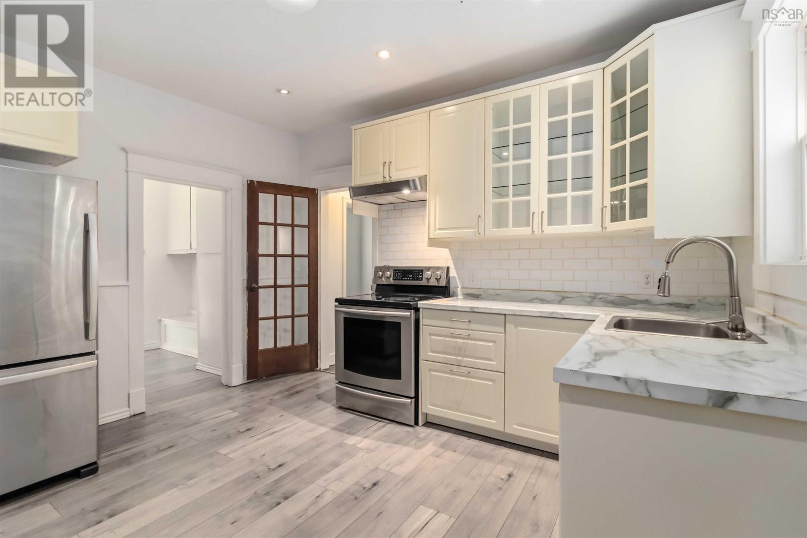 8 Franklyn Street photo 5