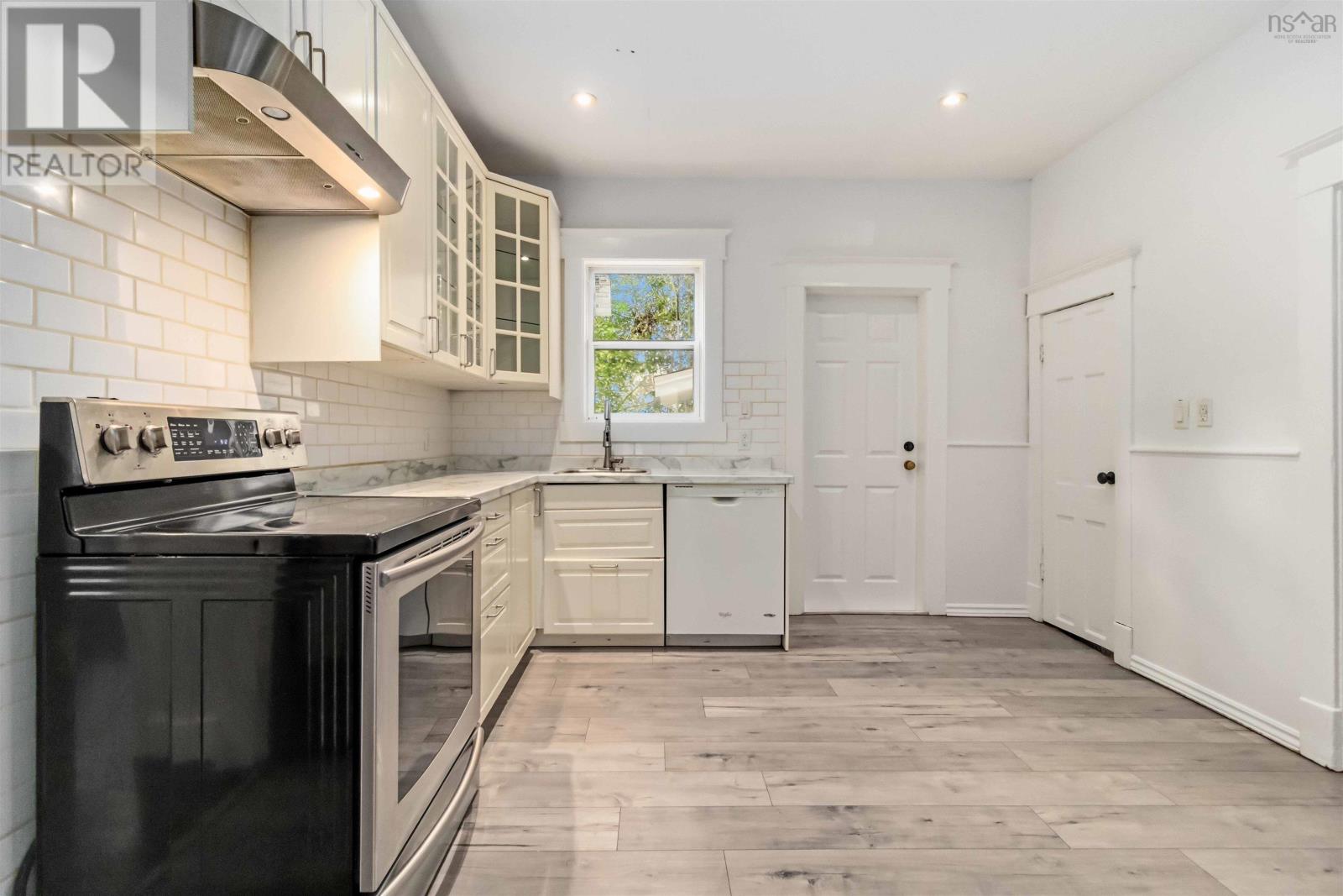 8 Franklyn Street photo 4