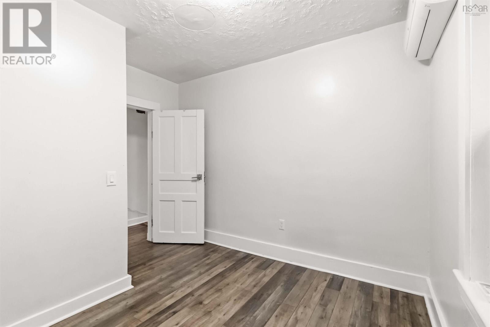 8 Franklyn Street photo 27