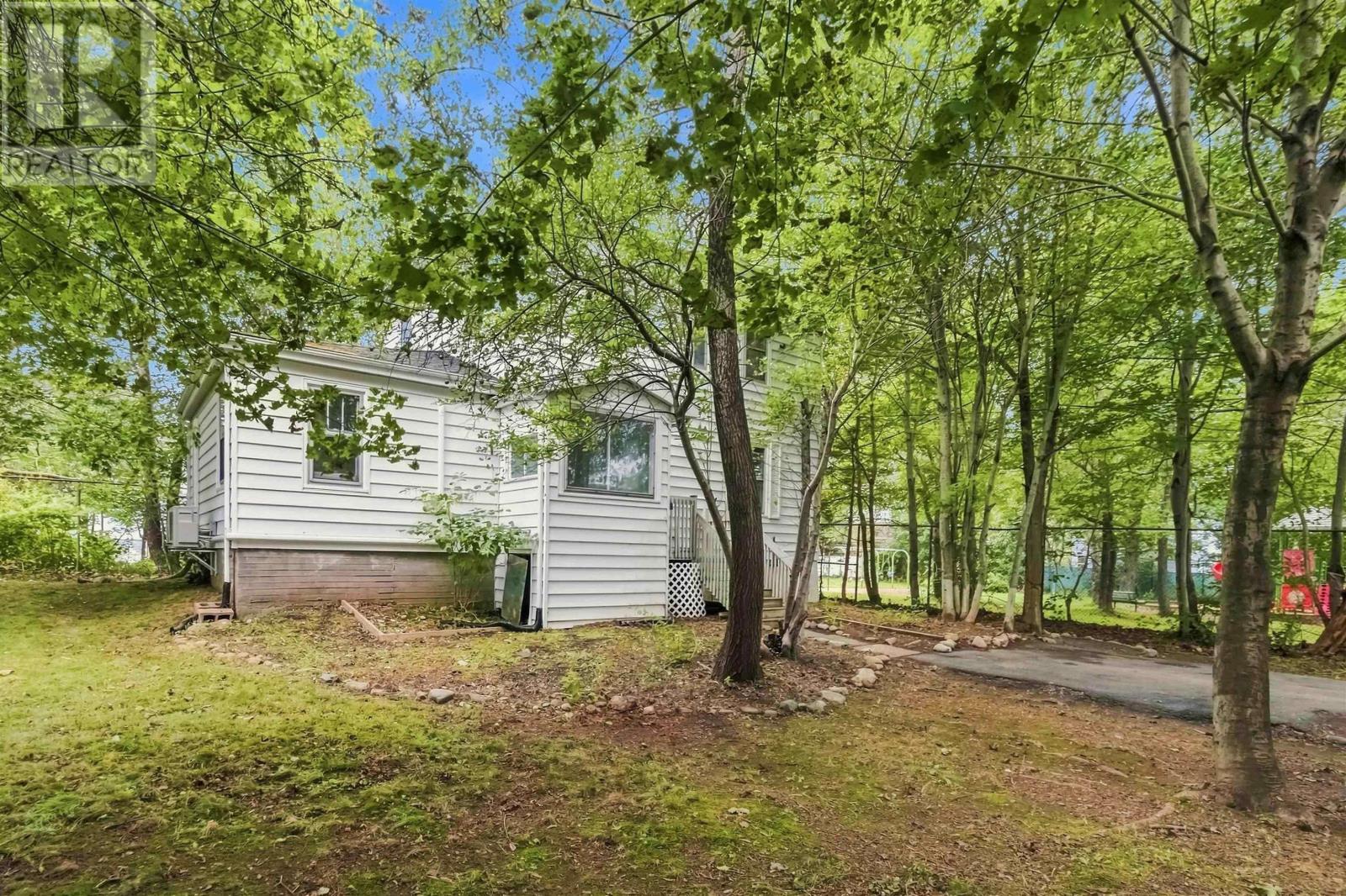 8 Franklyn Street photo 32