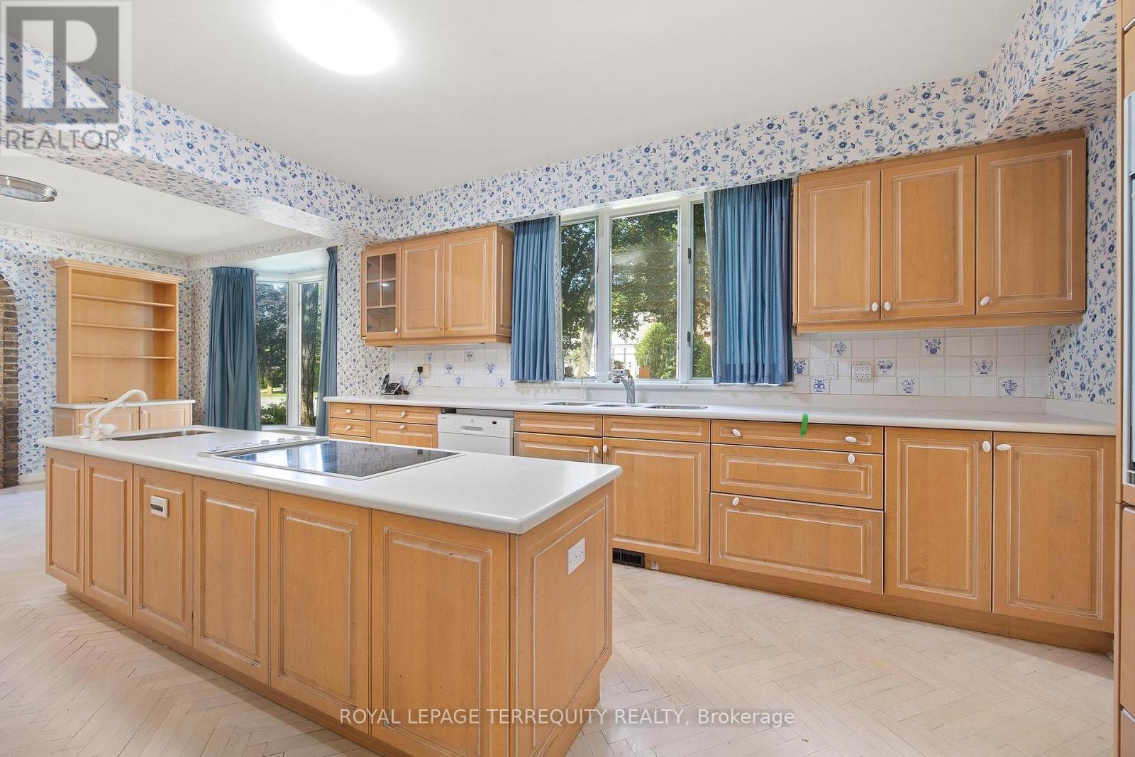 2 Chieftain Crescent, Toronto, Ontario  M2L 2H4 - Photo 20 - C13768906