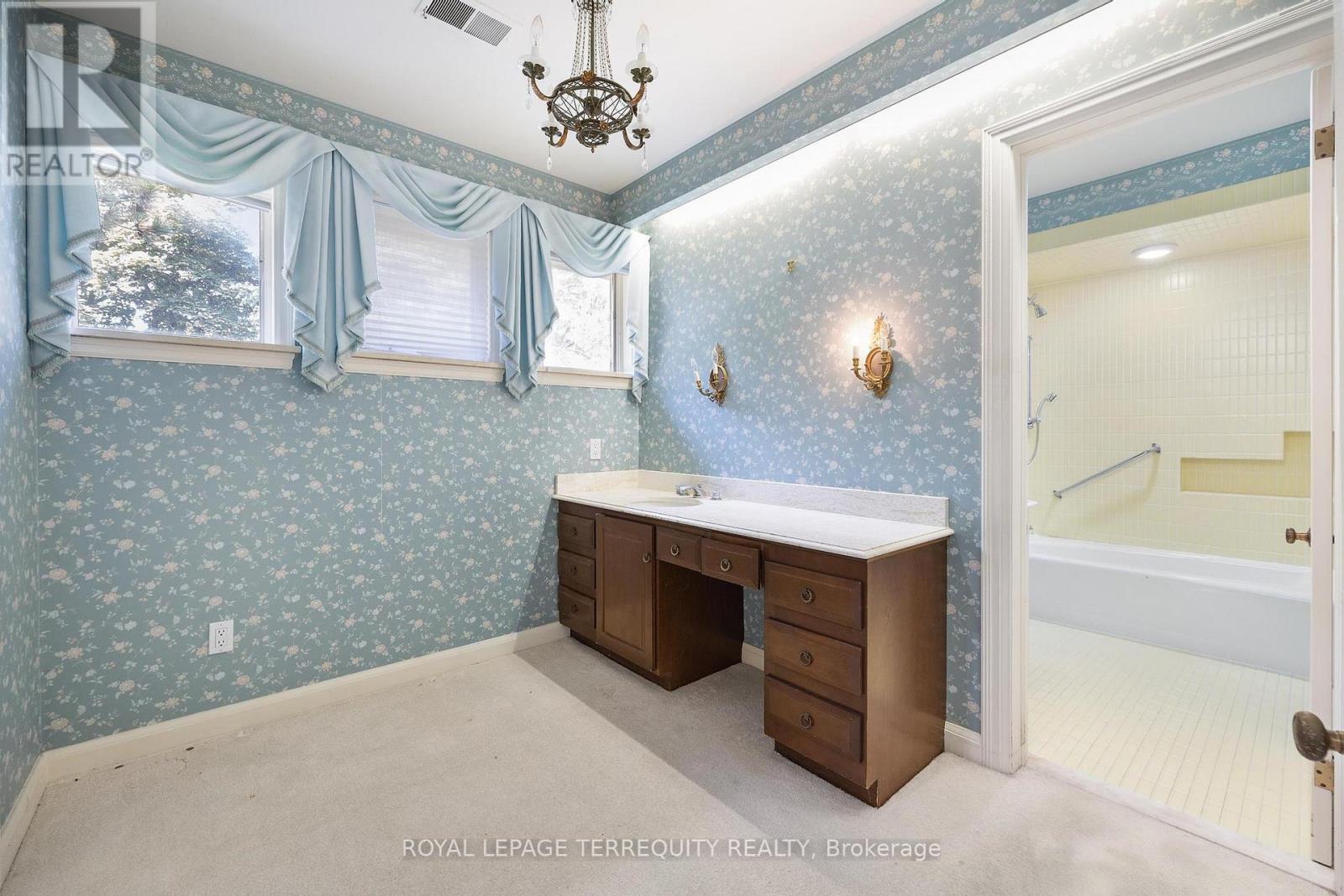 2 Chieftain Crescent, Toronto, Ontario  M2L 2H4 - Photo 38 - C13768906