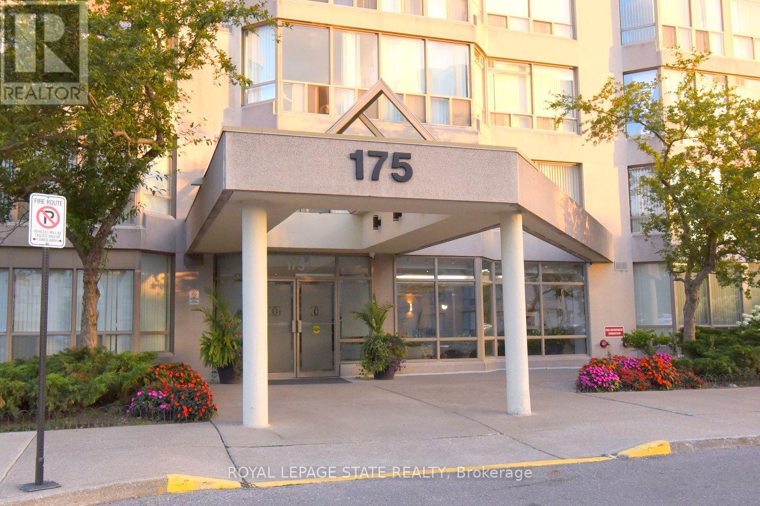 215 - 175 CEDAR AVENUE, Richmond Hill, Ontario