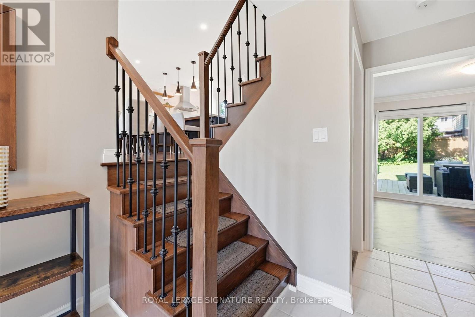 1333 Woodvale Place, Burlington, Ontario  L7M 1R2 - Photo 12 - W13776436