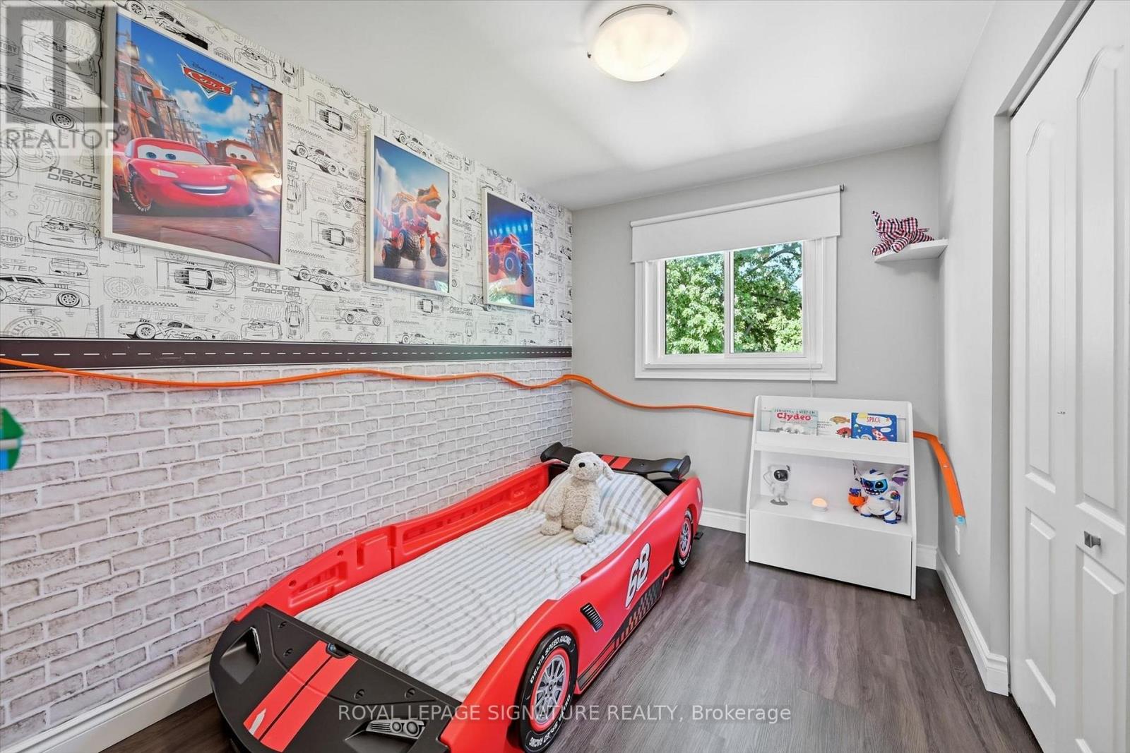 1333 Woodvale Place, Burlington, Ontario  L7M 1R2 - Photo 24 - W13776436