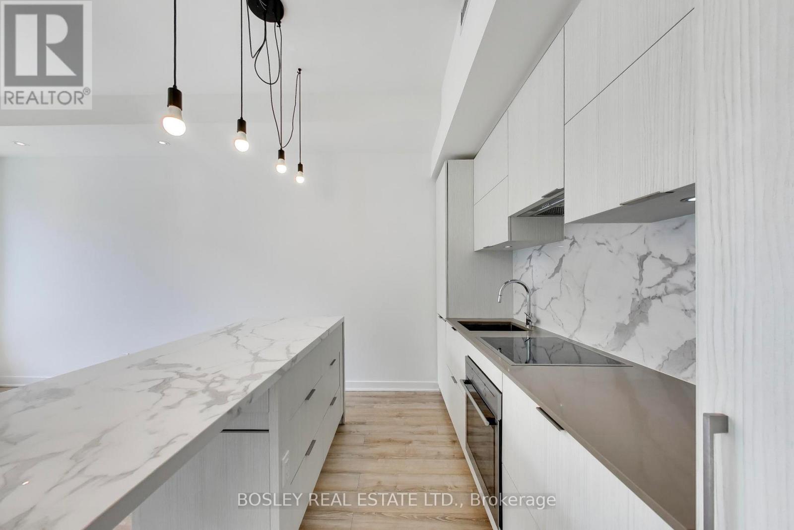 210 - 1990 Bloor Street W, Toronto, Ontario  M6P 3L1 - Photo 5 - W13776458