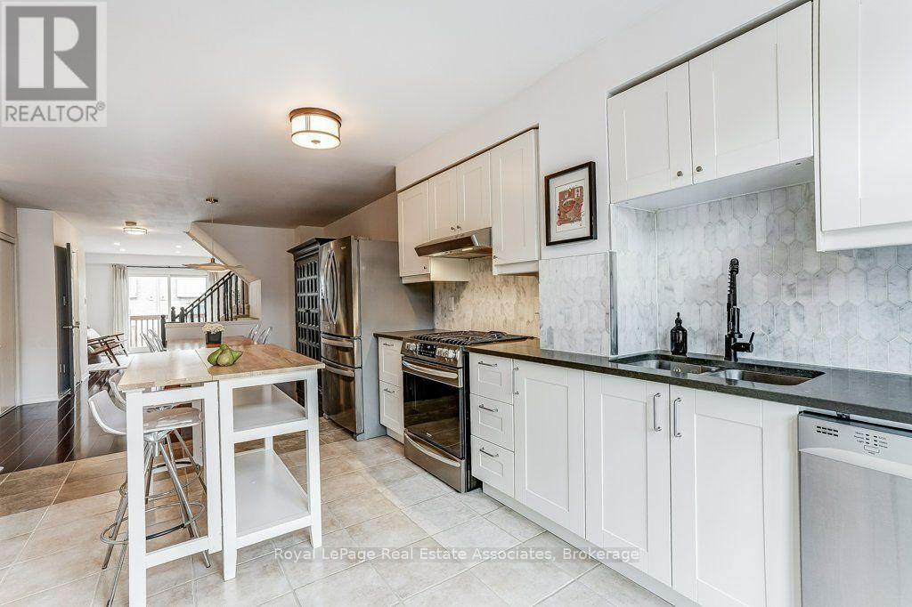 7222 Deanlee Court, Mississauga, Ontario L5N 8R5 - Photo 6 - W13767468