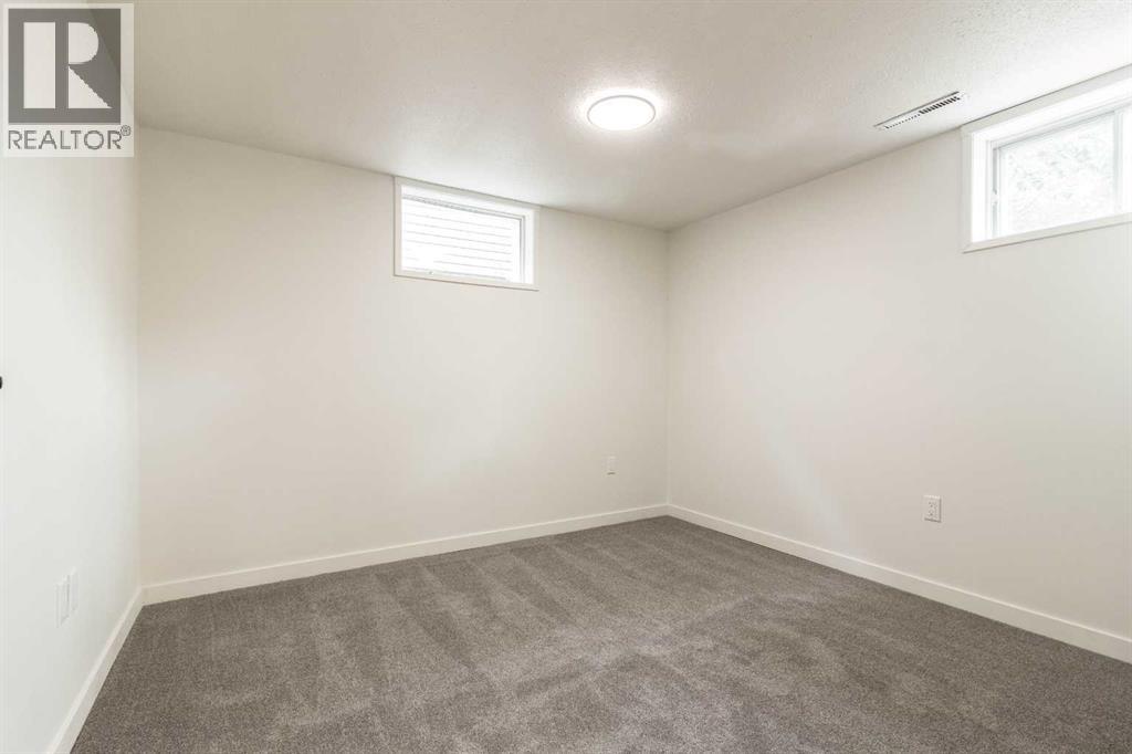 1005 Bullivant Crescent SW photo 26