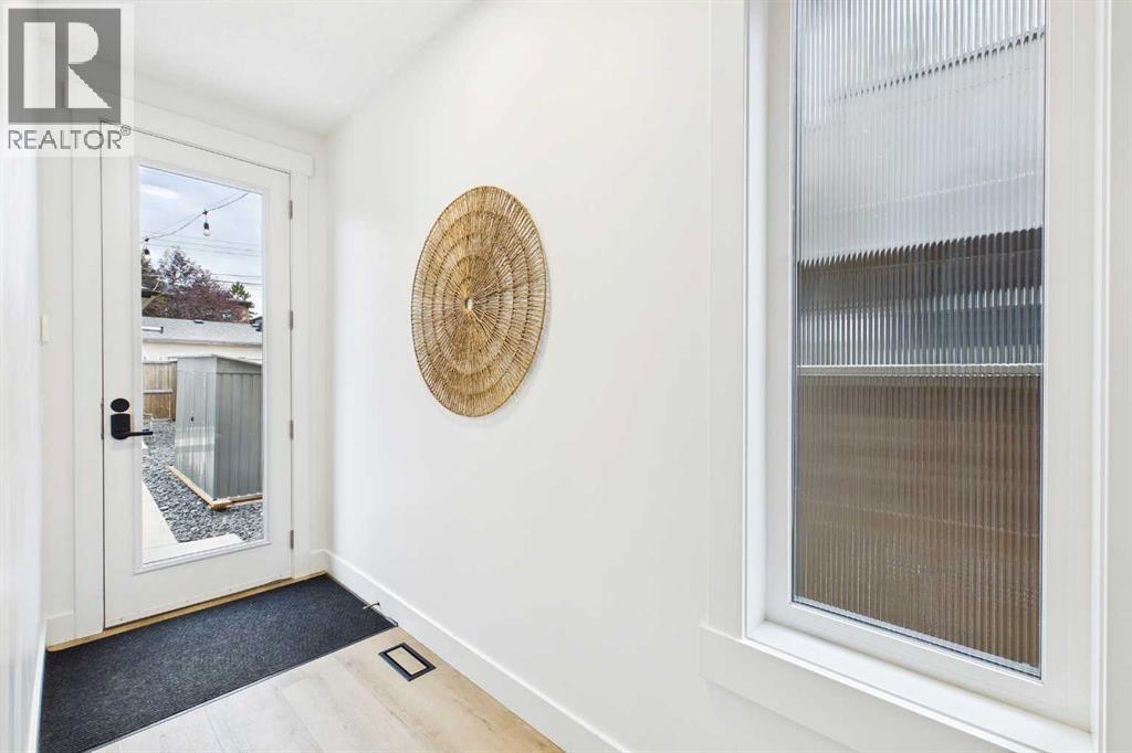 406 33 Avenue NW, Calgary, Alberta  T2K 0B4 - Photo 17 - A2344621