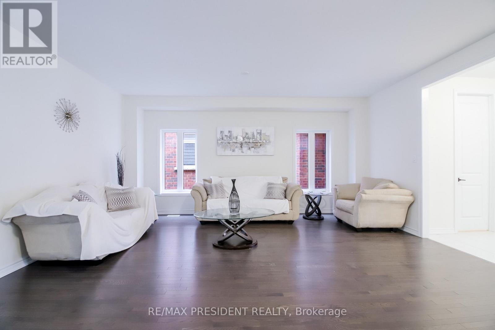 4 Cypress Point Street, Barrie (Ardagh), Ontario  L4N 6J9 - Photo 10 - S13776578
