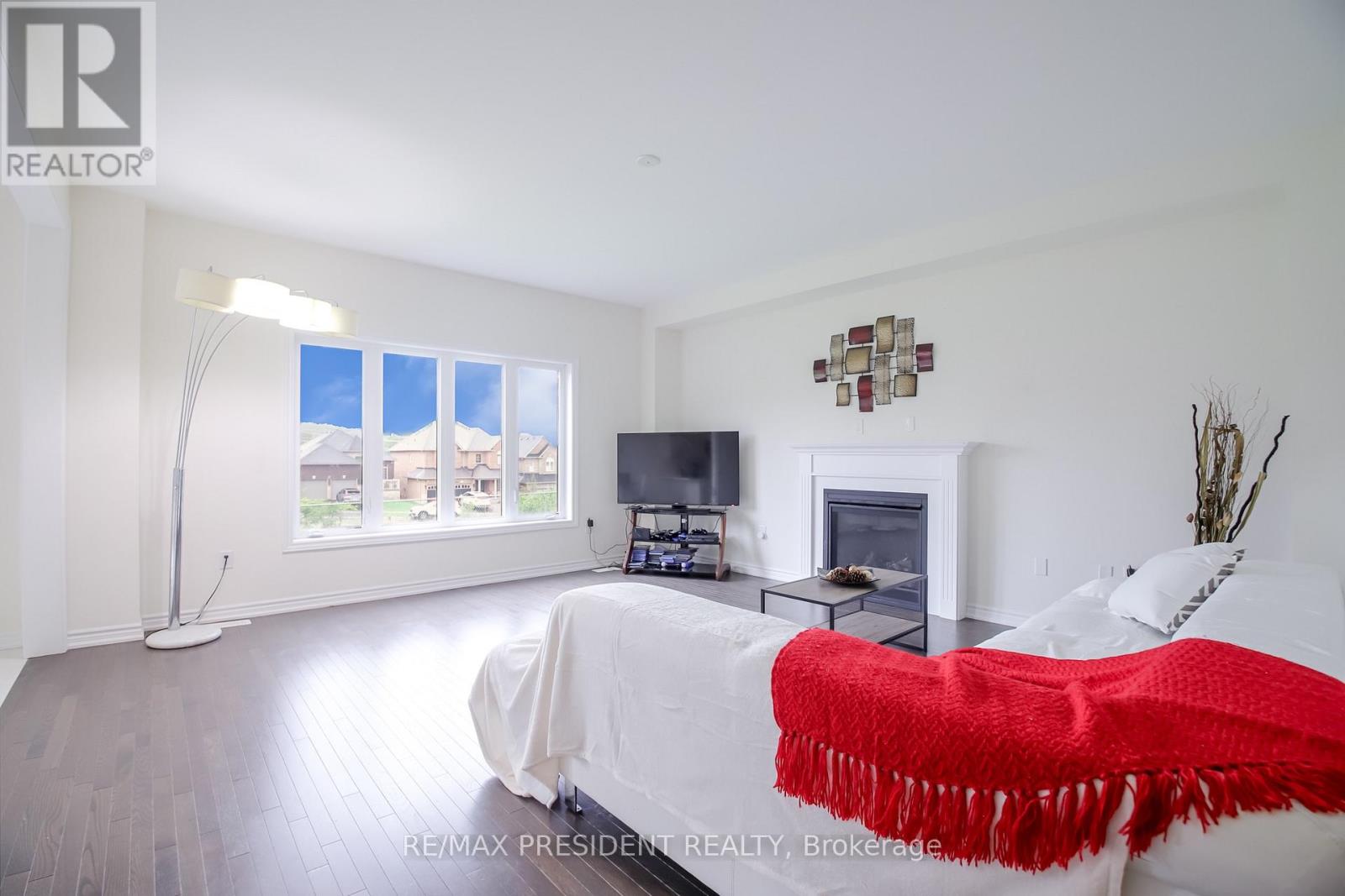 4 Cypress Point Street, Barrie (Ardagh), Ontario  L4N 6J9 - Photo 14 - S13776578