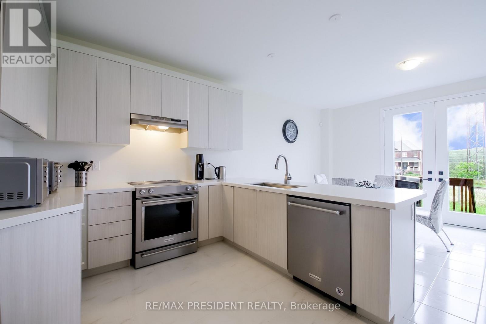 4 Cypress Point Street, Barrie (Ardagh), Ontario  L4N 6J9 - Photo 20 - S13776578
