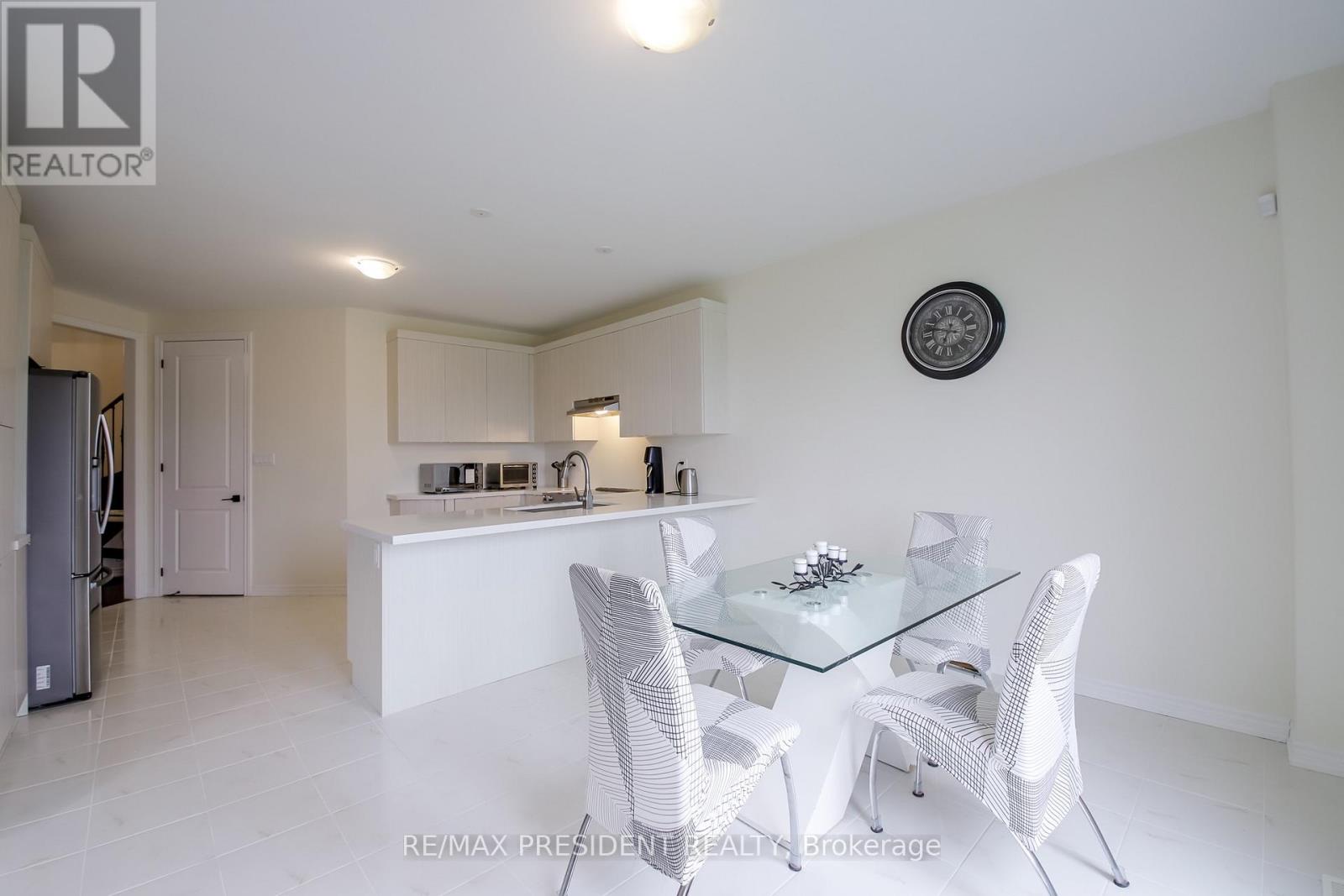 4 Cypress Point Street, Barrie (Ardagh), Ontario  L4N 6J9 - Photo 23 - S13776578