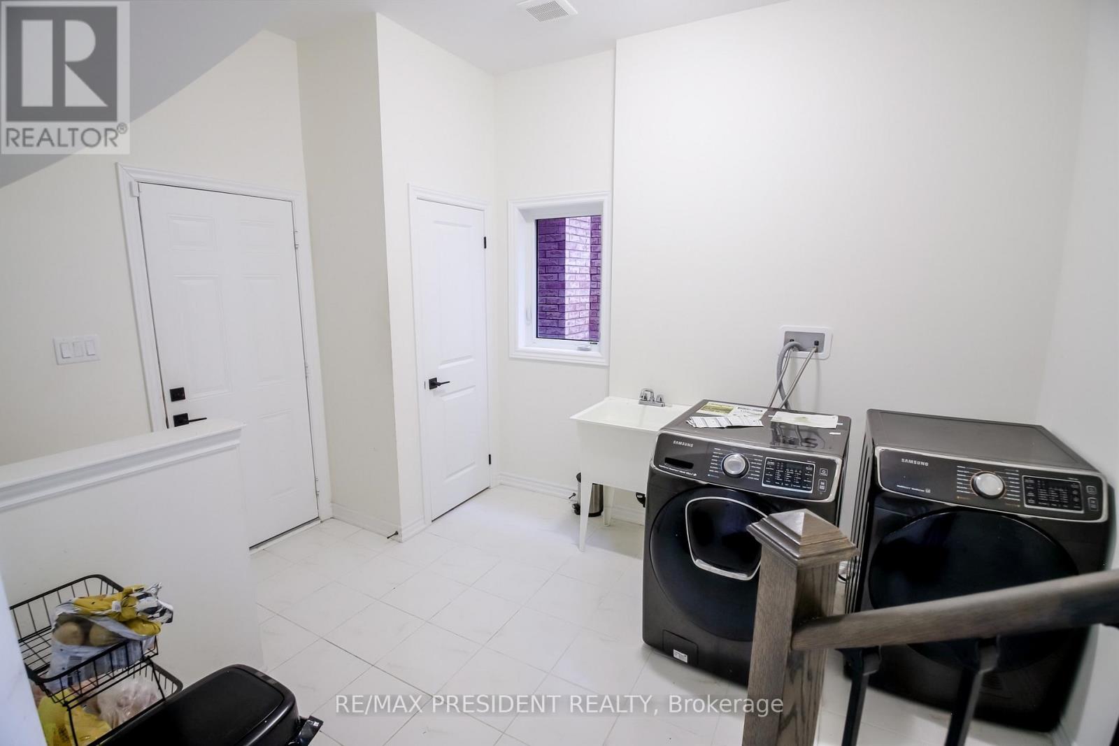 4 Cypress Point Street, Barrie (Ardagh), Ontario  L4N 6J9 - Photo 37 - S13776578