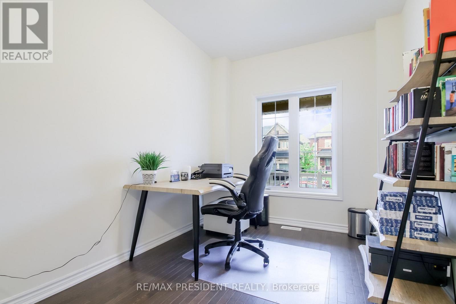 4 Cypress Point Street, Barrie (Ardagh), Ontario  L4N 6J9 - Photo 7 - S13776578