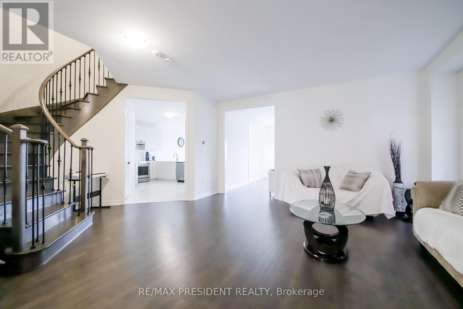 4 Cypress Point Street, Barrie (Ardagh), Ontario  L4N 6J9 - Photo 9 - S13776578