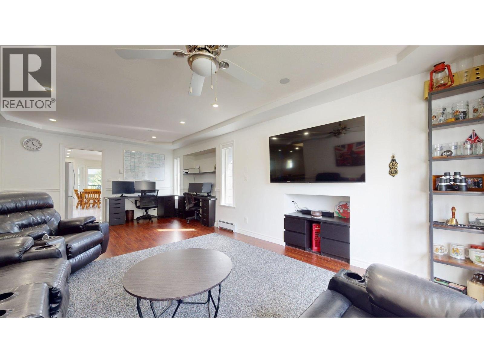 2015 Balsam Way, Squamish, British Columbia  V8B 0W1 - Photo 5 - R3164691