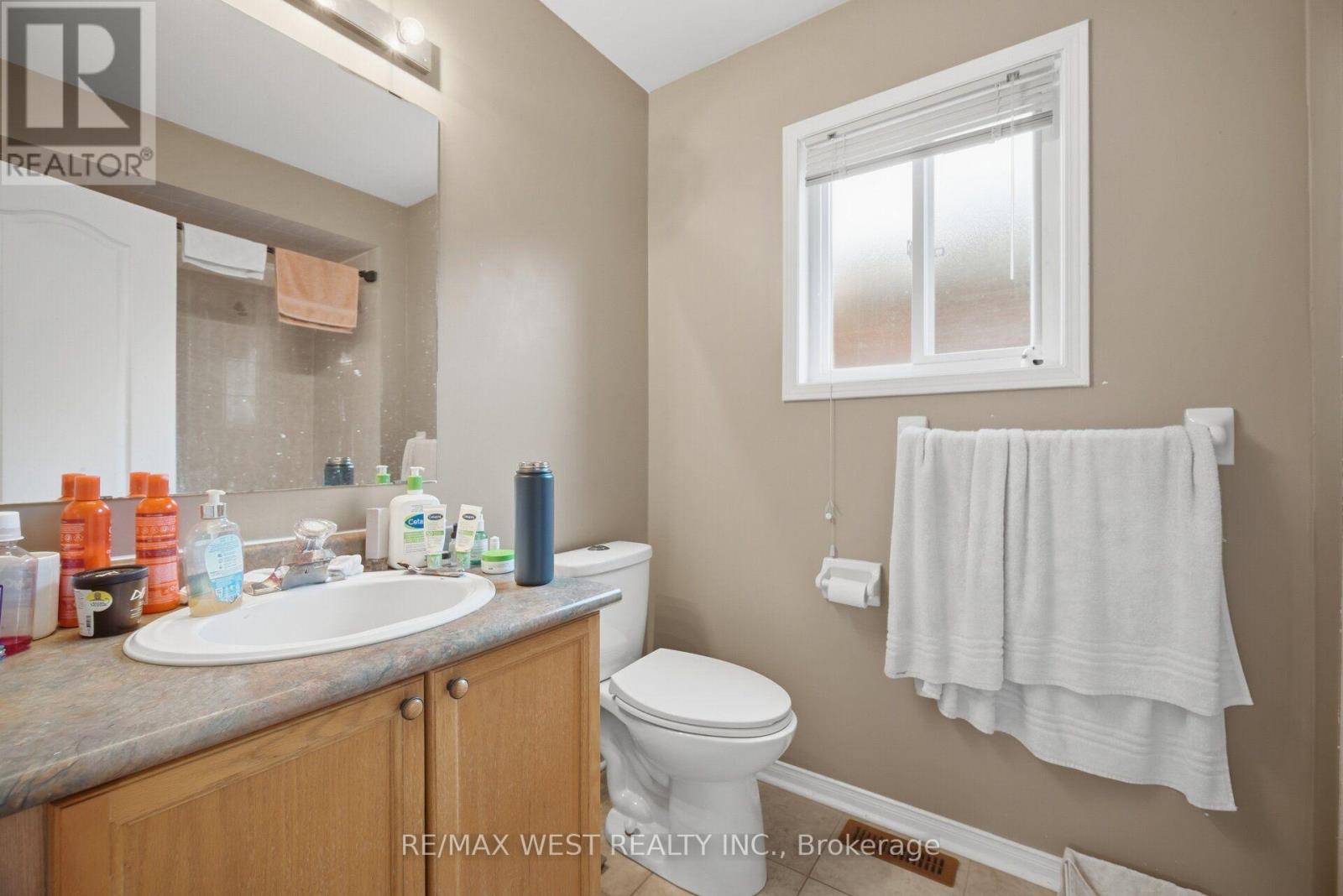 Upper - 6409 Torre Drive, Mississauga, Ontario  L5V 2S5 - Photo 12 - W13776550