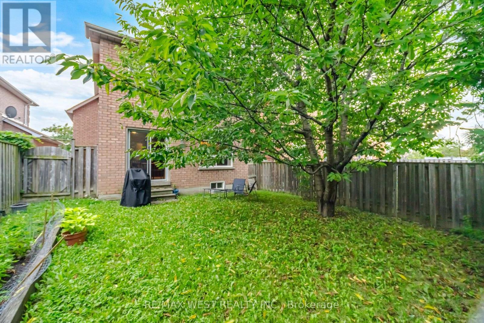 Upper - 6409 Torre Drive, Mississauga, Ontario  L5V 2S5 - Photo 15 - W13776550